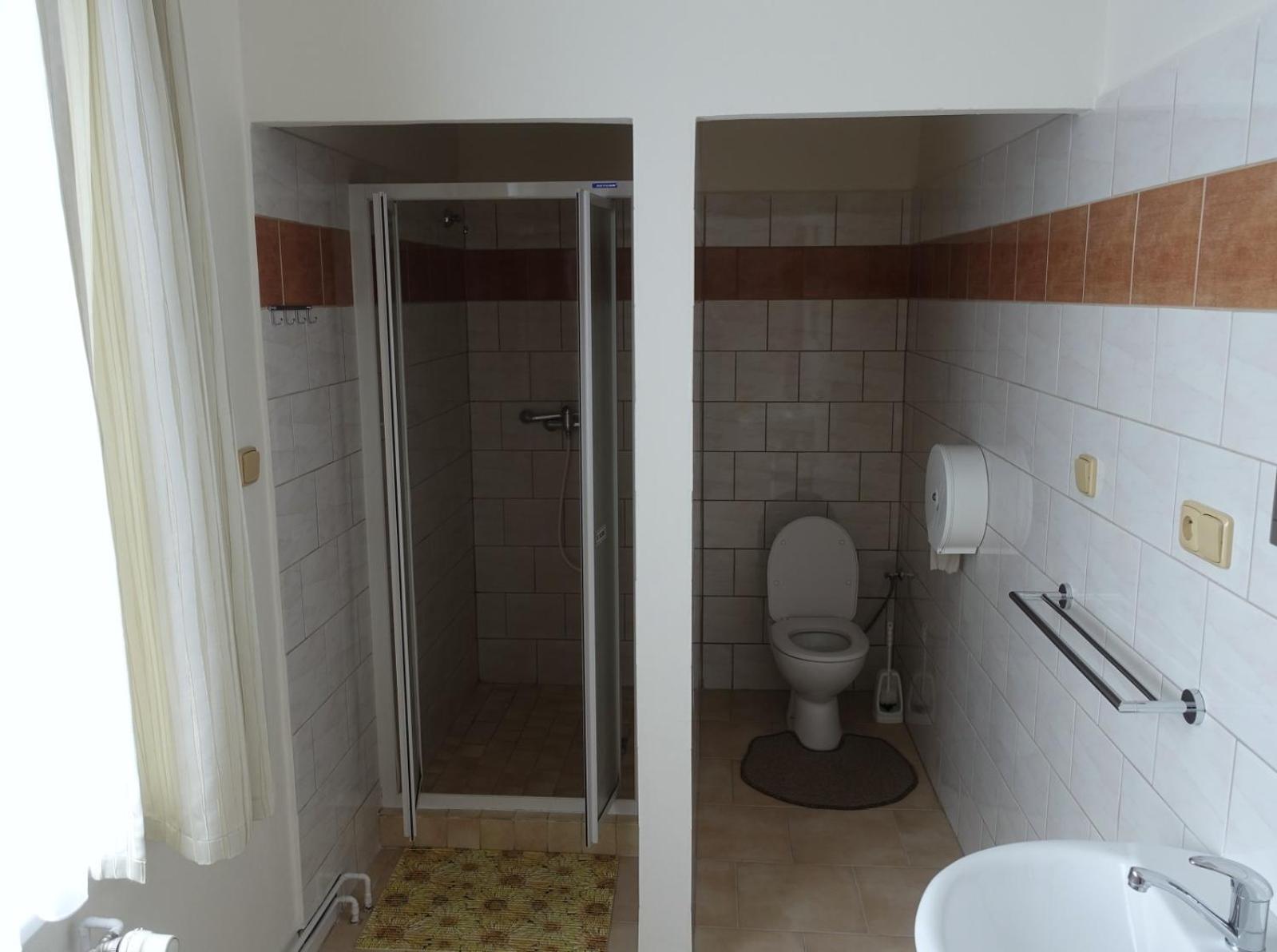 Twin Room with Private Bathroom photo 3