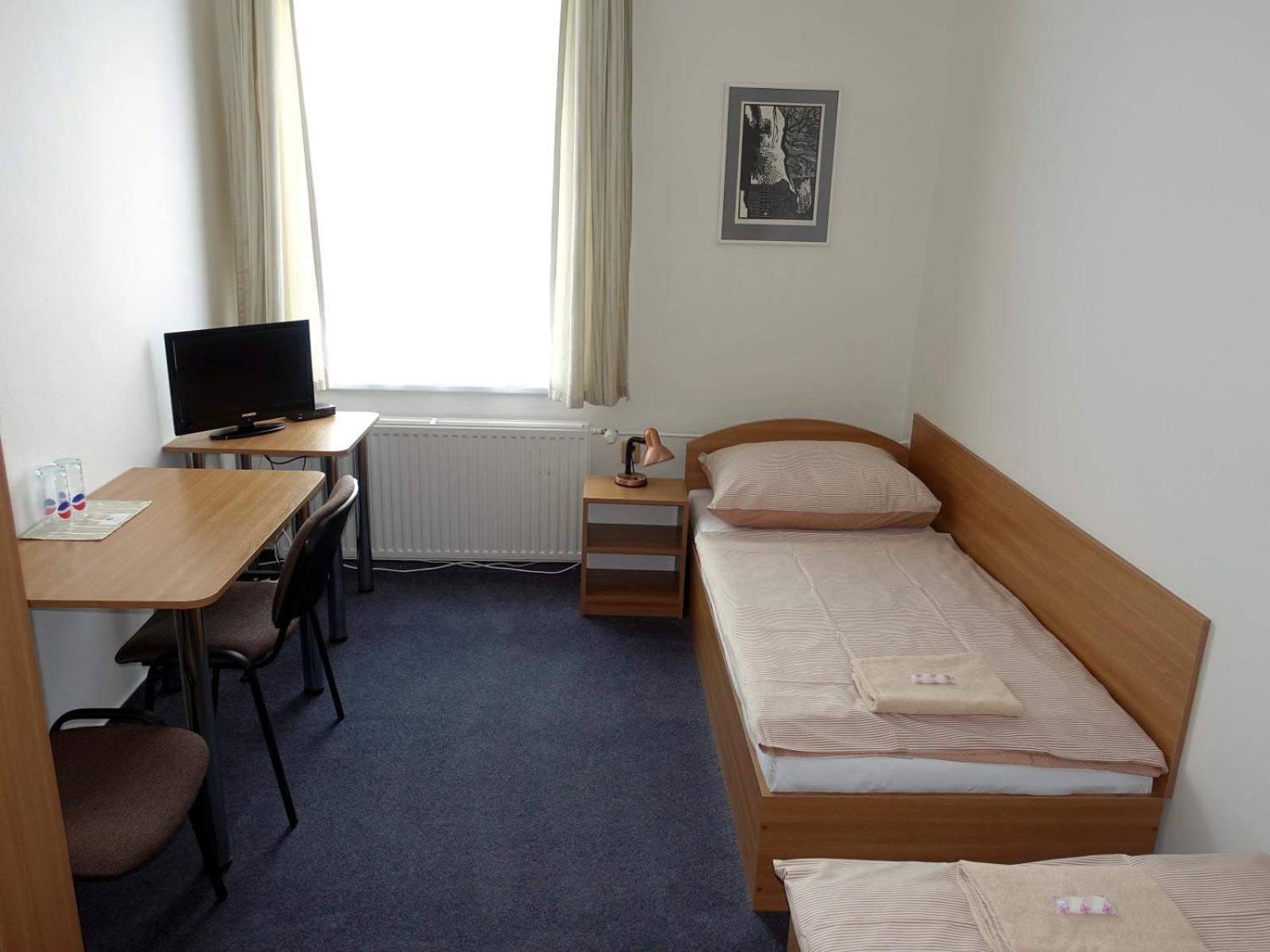 Twin Room with Private Bathroom photo 1