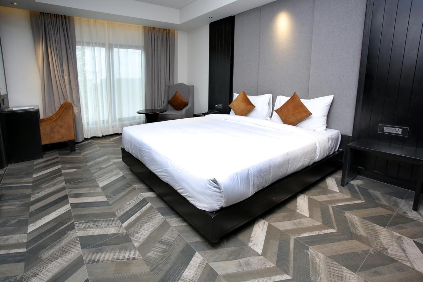 Deluxe Double Room - Photo 8