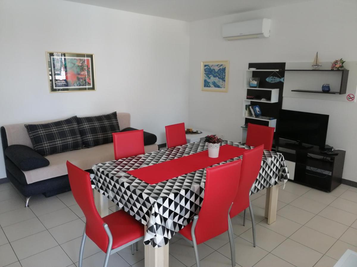 Comfort Two-Bedroom Apartment with Balcony and Sea View - Photo 8