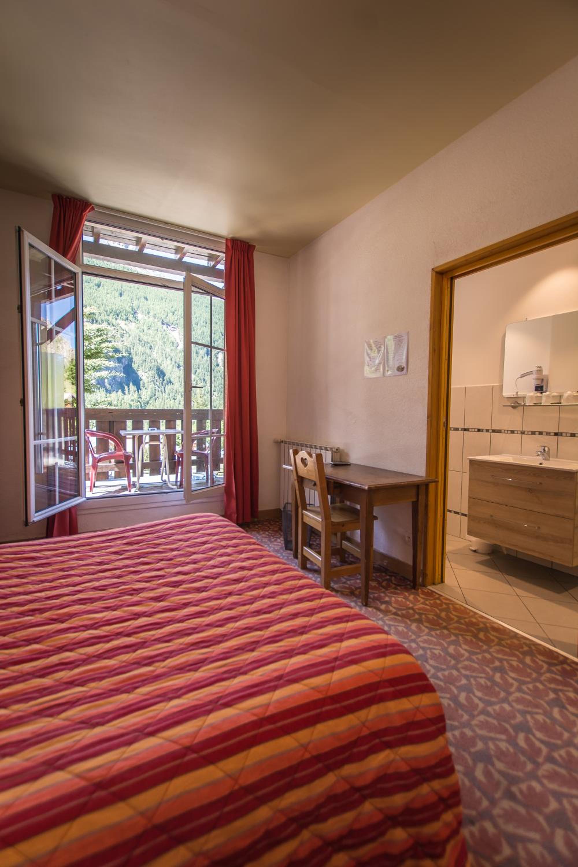 Double or Twin Room with Mountain View photo 1