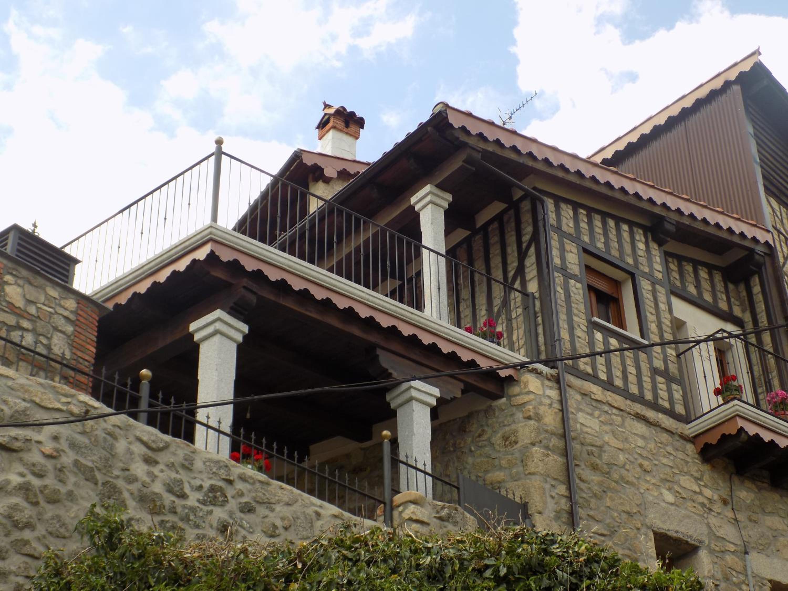 Three-Bedroom House photo 2
