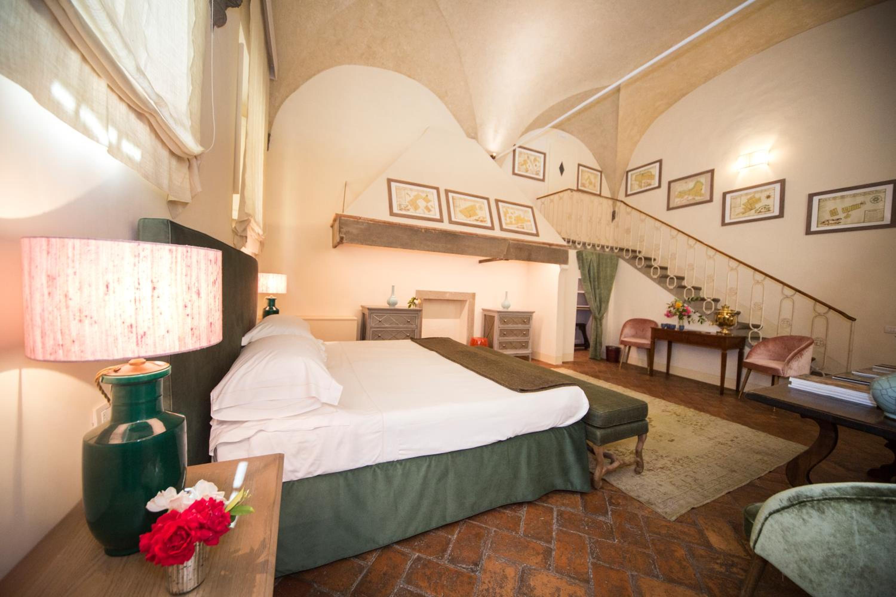 Deluxe King Room photo 1