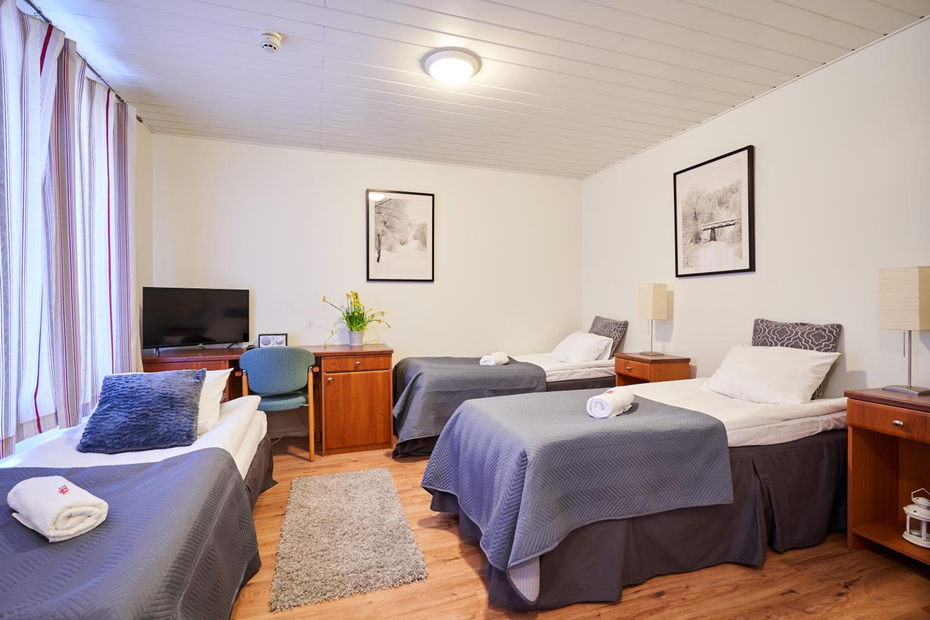 Triple Room with Private Bathroom - Photo 2