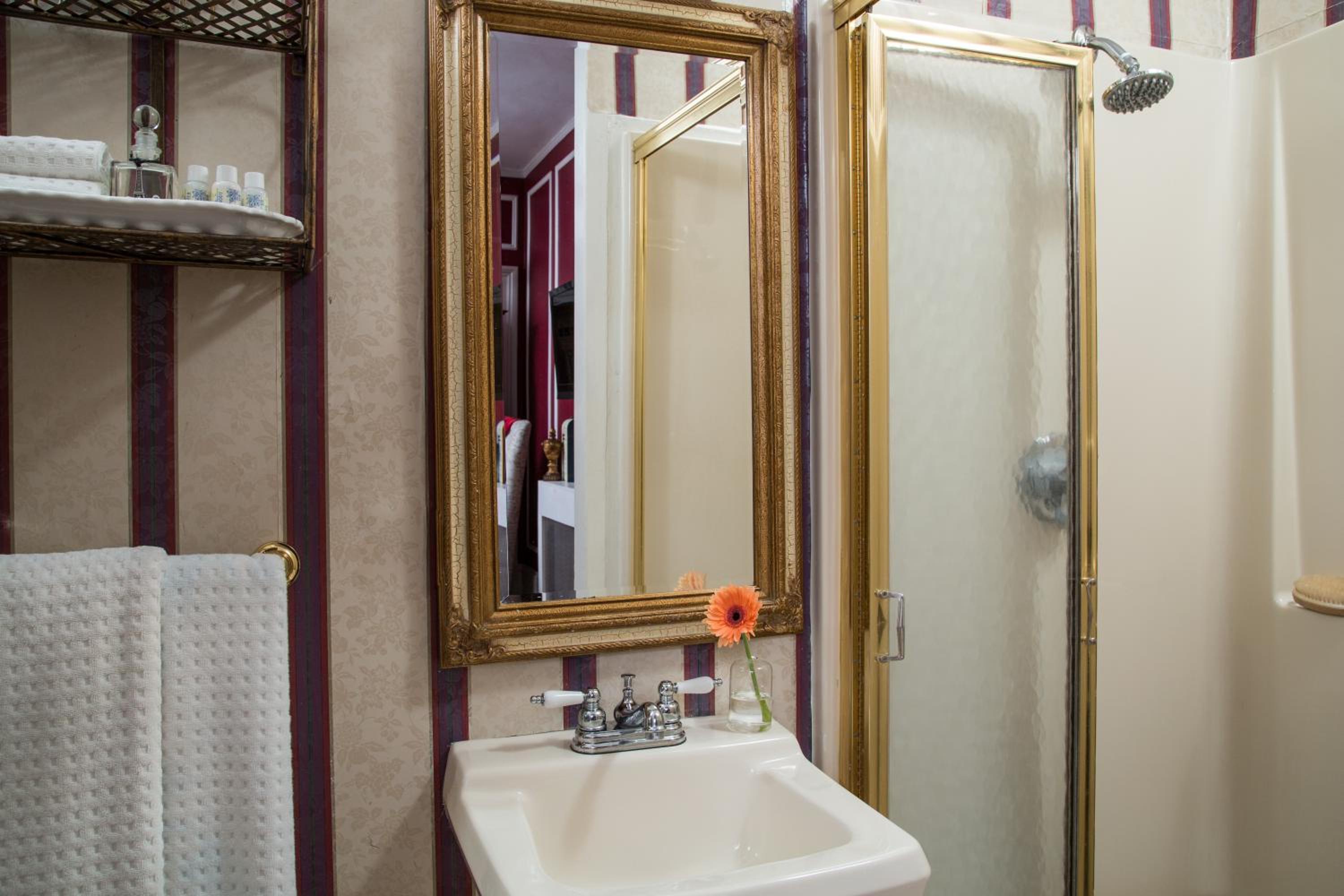 Premium Queen Room With Bay View photo 2