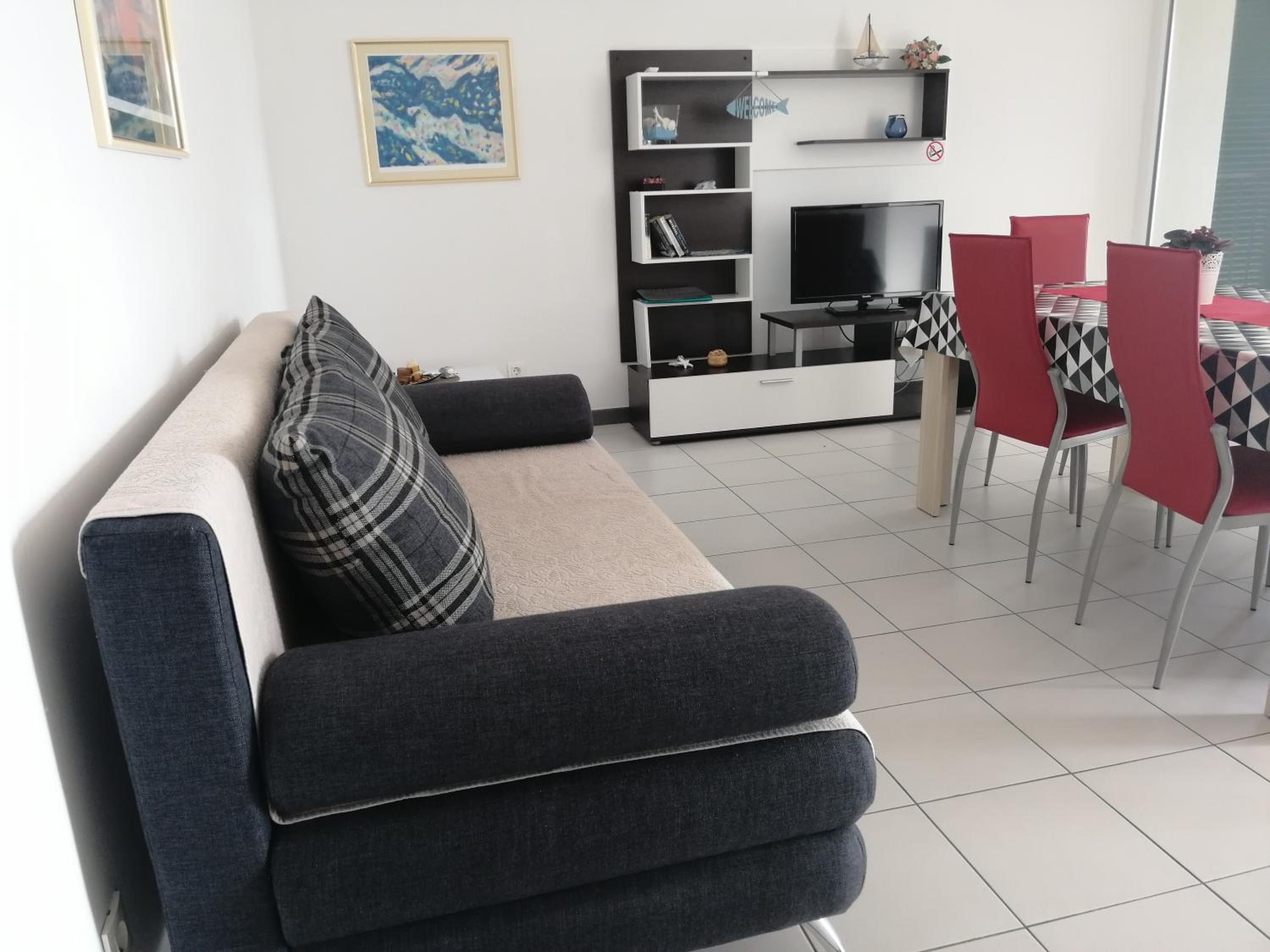 Comfort Two-Bedroom Apartment with Balcony and Sea View - Photo 11