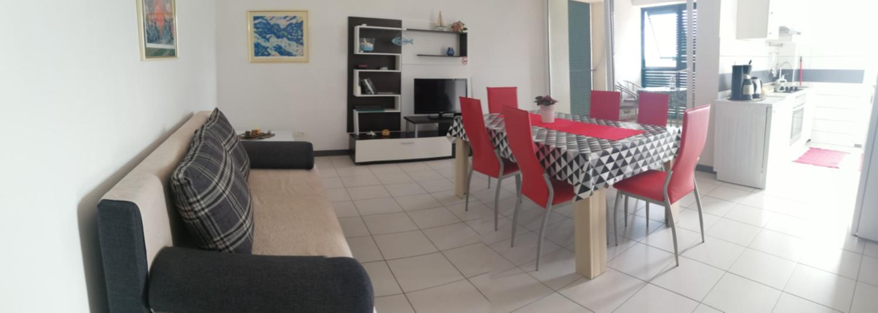 Comfort Two-Bedroom Apartment with Balcony and Sea View - Photo 12