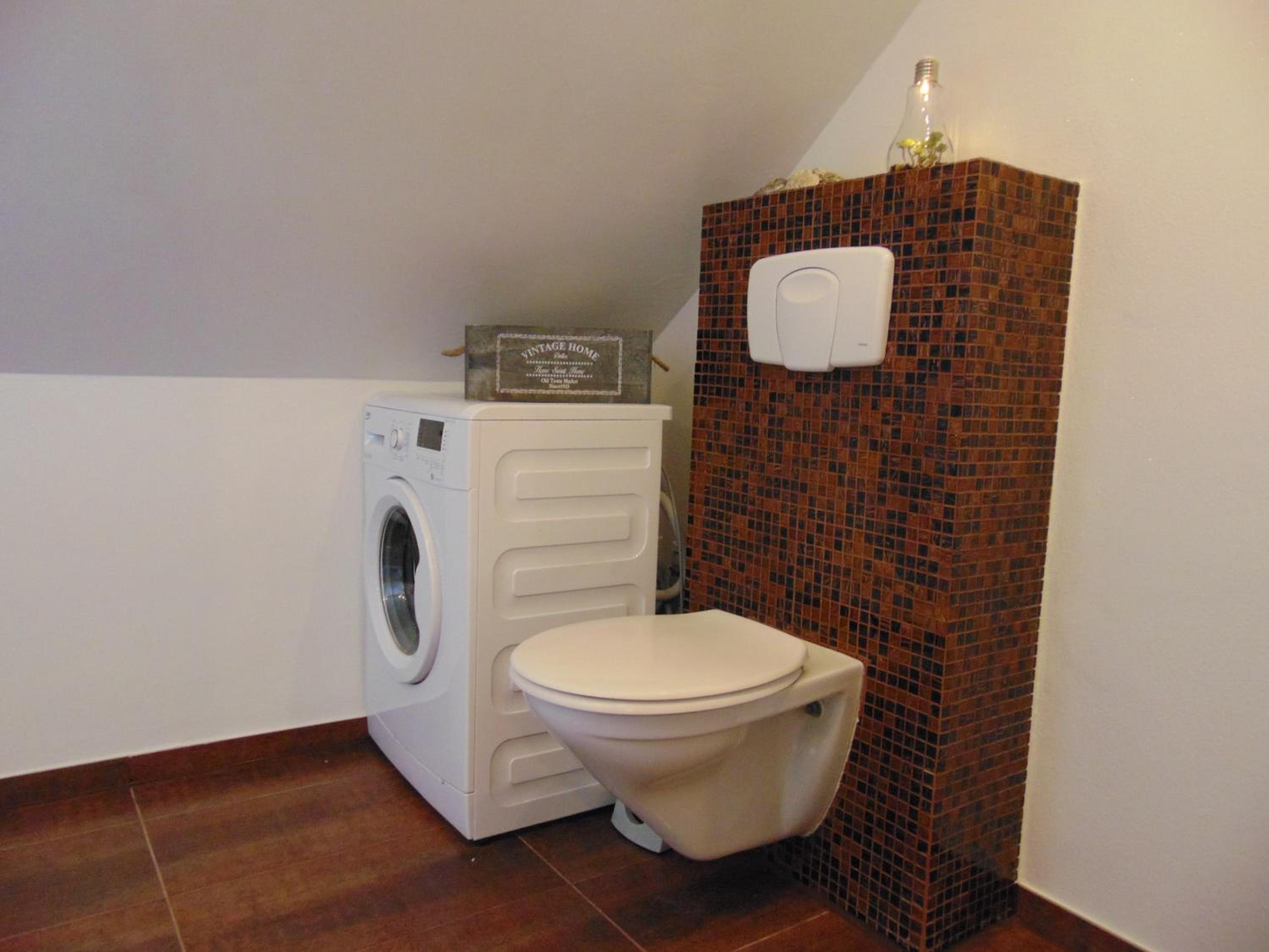 Basic Triple Room with Shared Bathroom photo 2