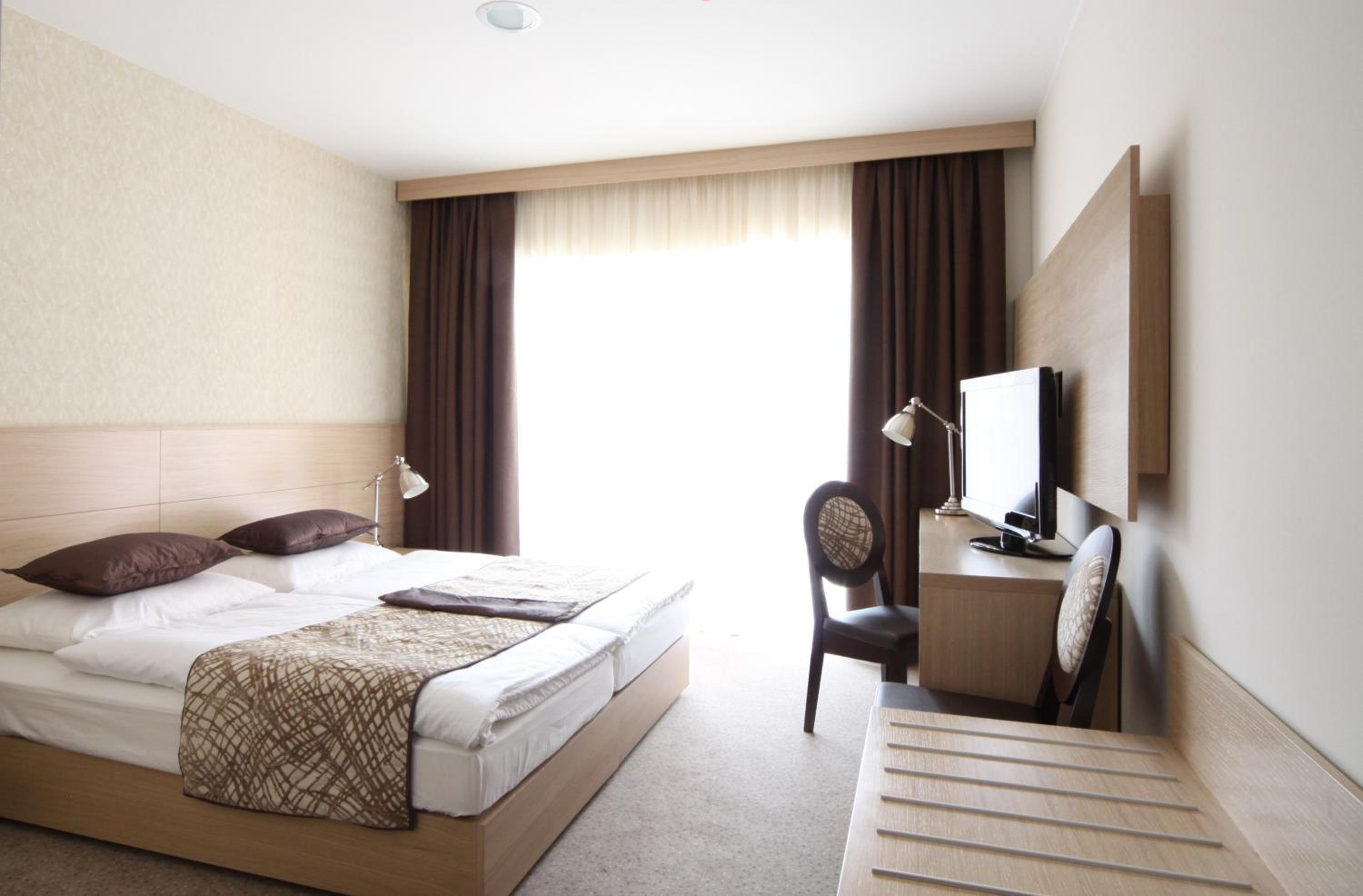 Double or Twin Room with Balcony photo 2