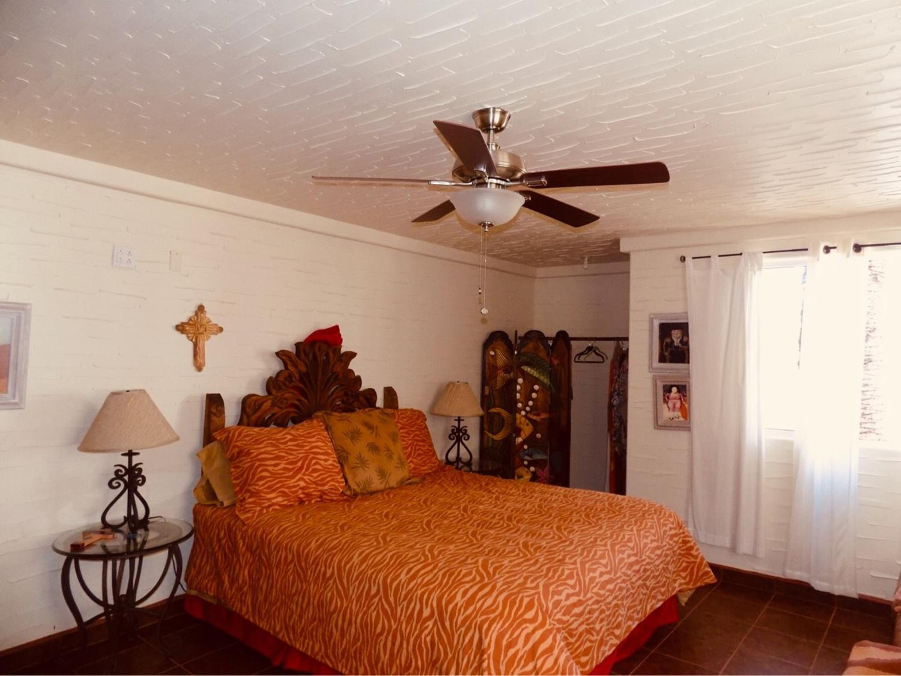 Three-Bedroom House - Photo 10