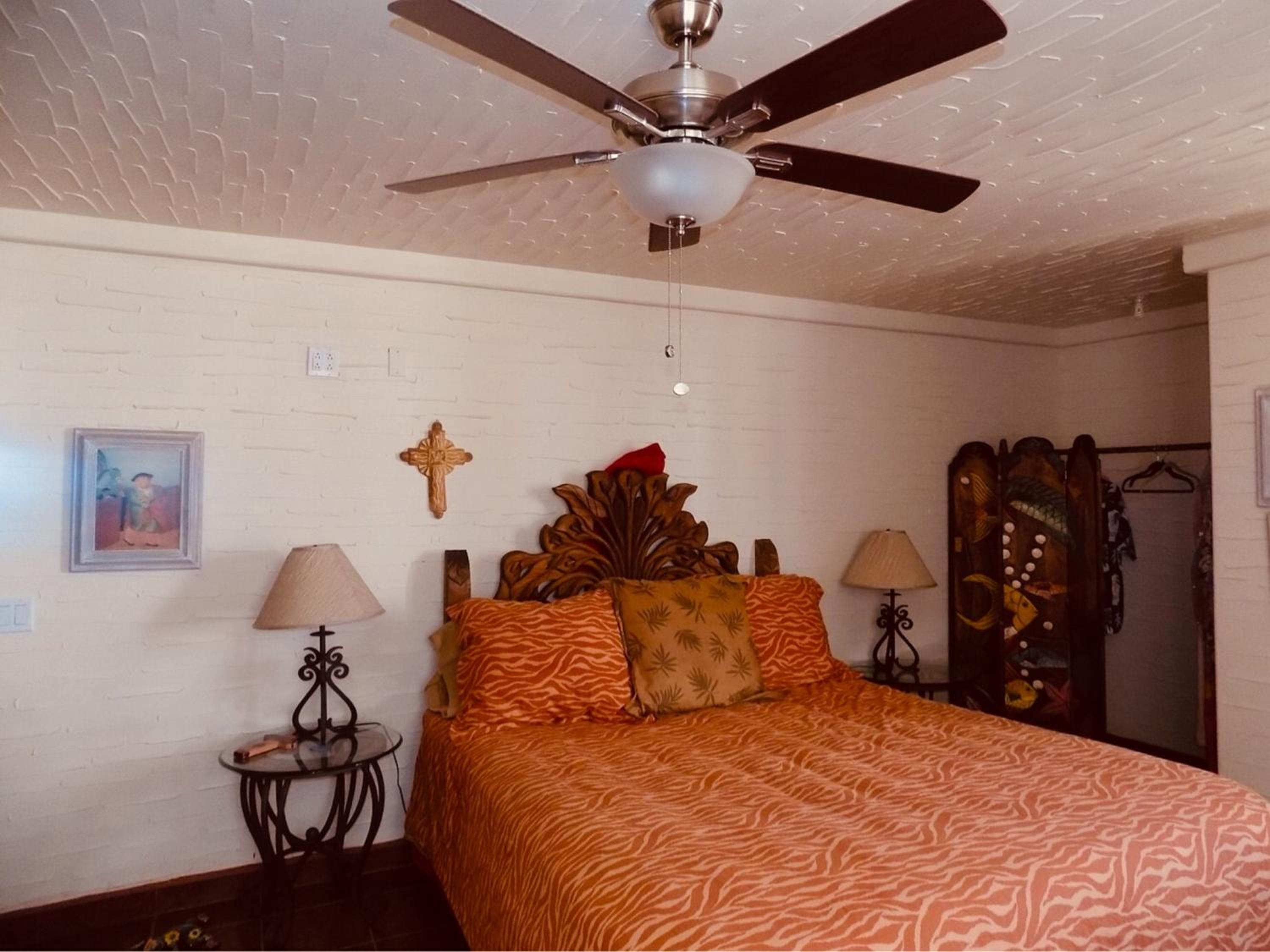 Three-Bedroom House - Photo 9