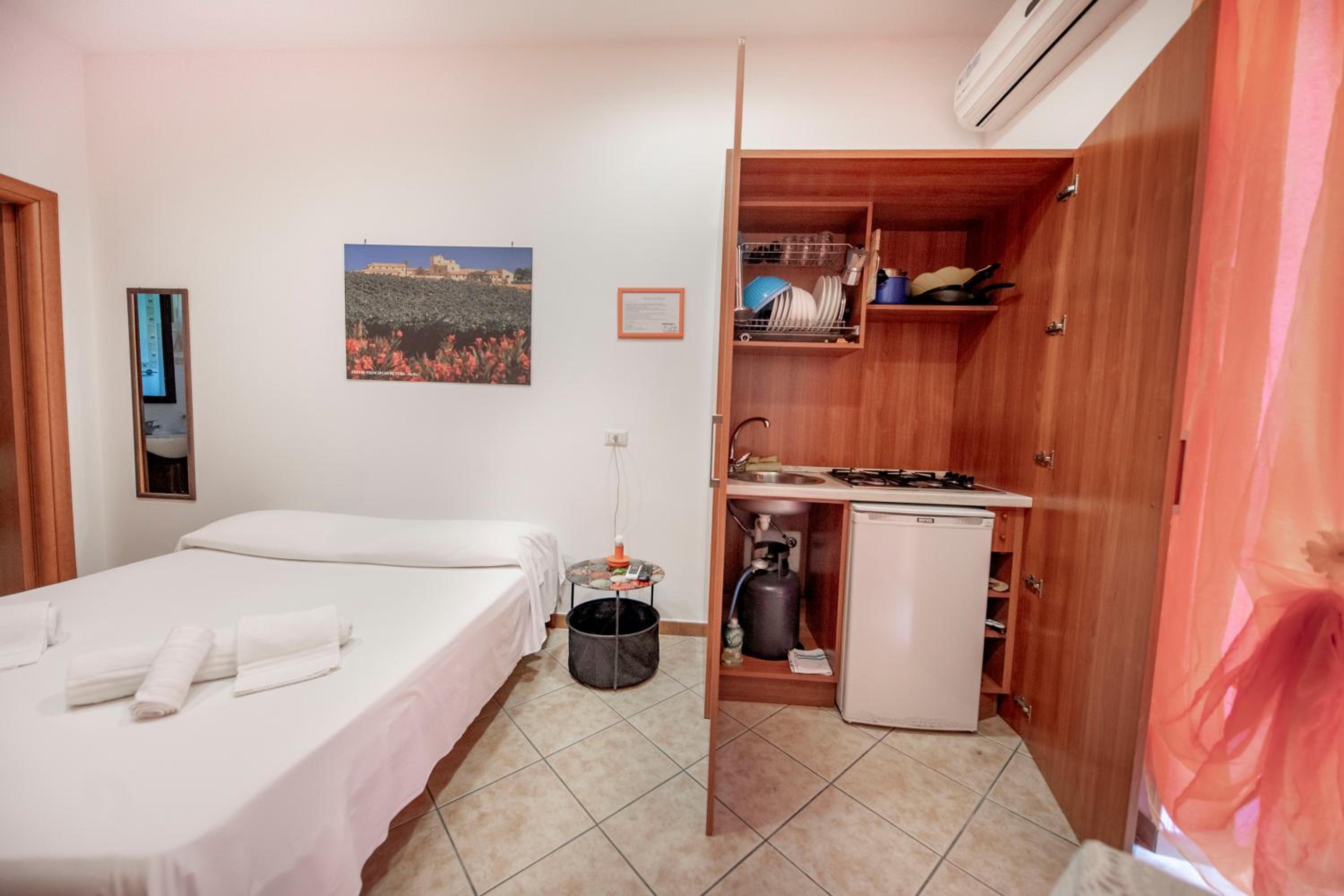 Studio Apartment photo 3