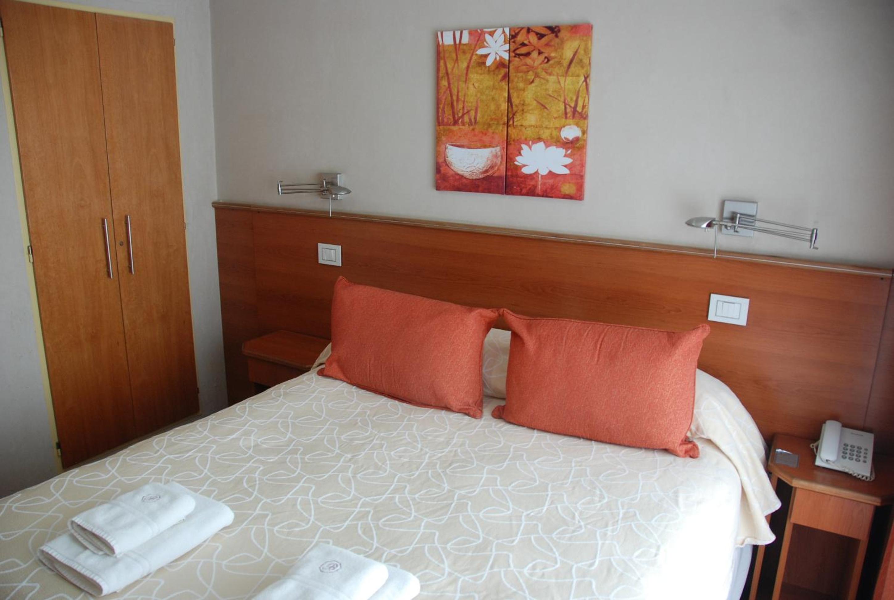 Standard Queen Room photo 3