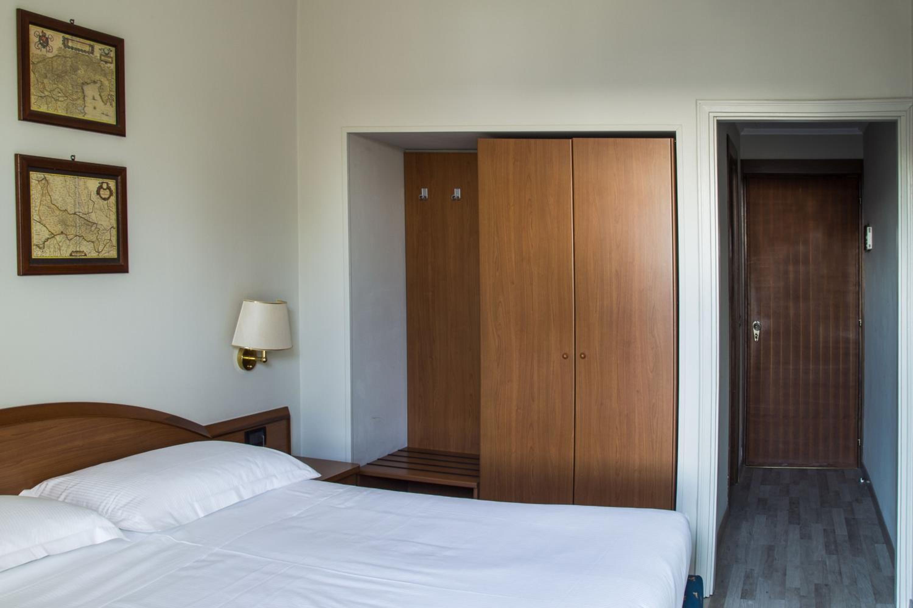 Standard Double or Twin Room photo 3