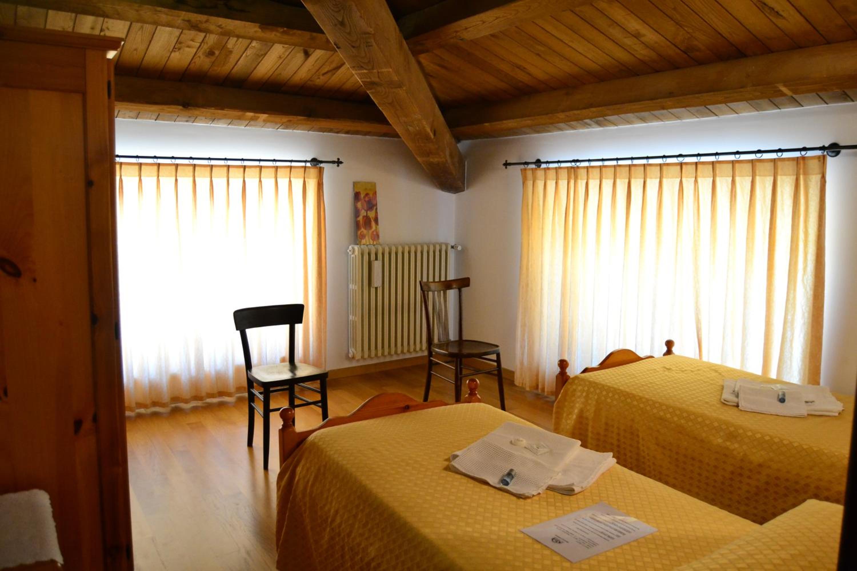 Twin Room with Private Bathroom photo 1