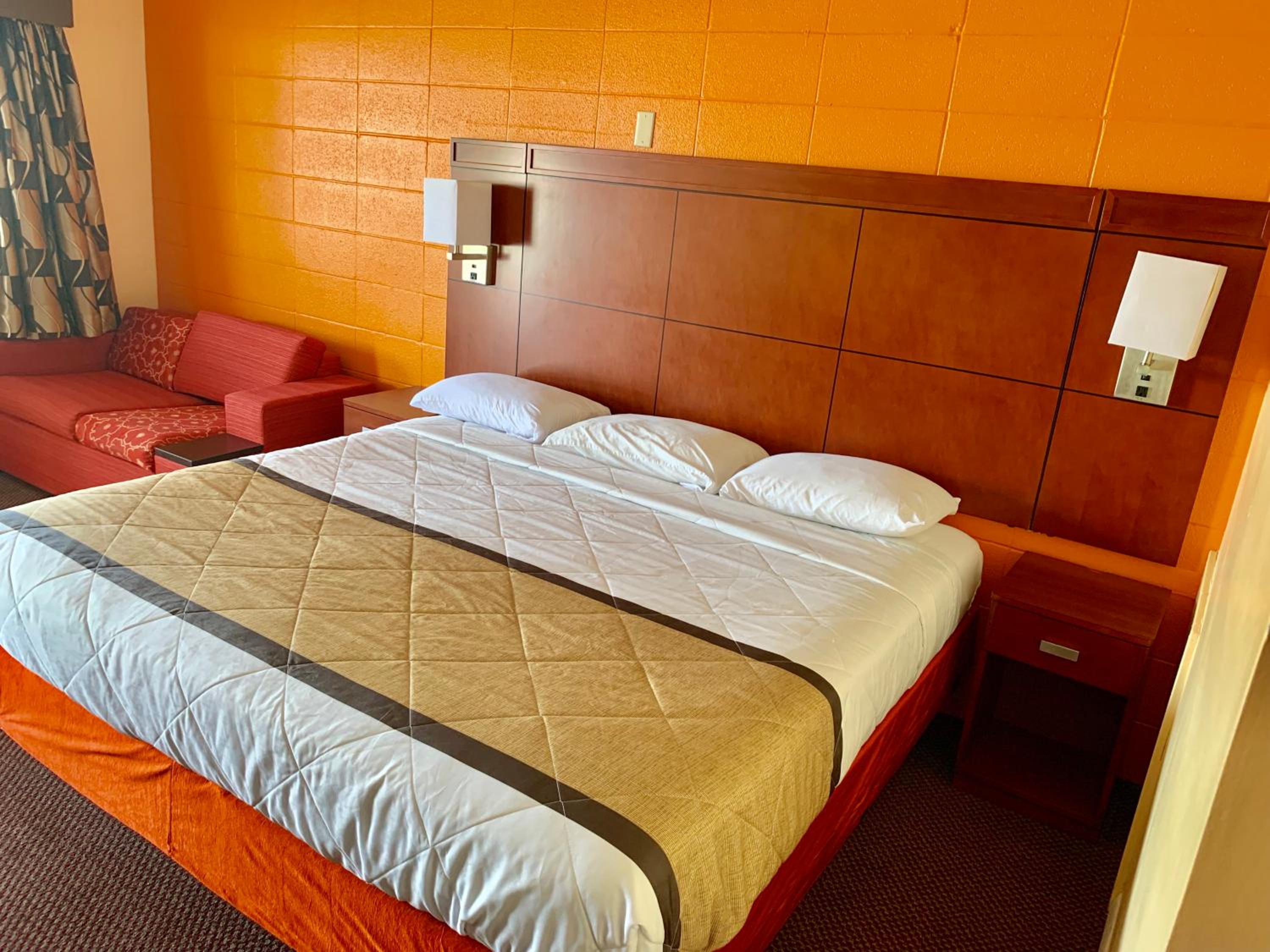 King Room - Non-Smoking photo 2