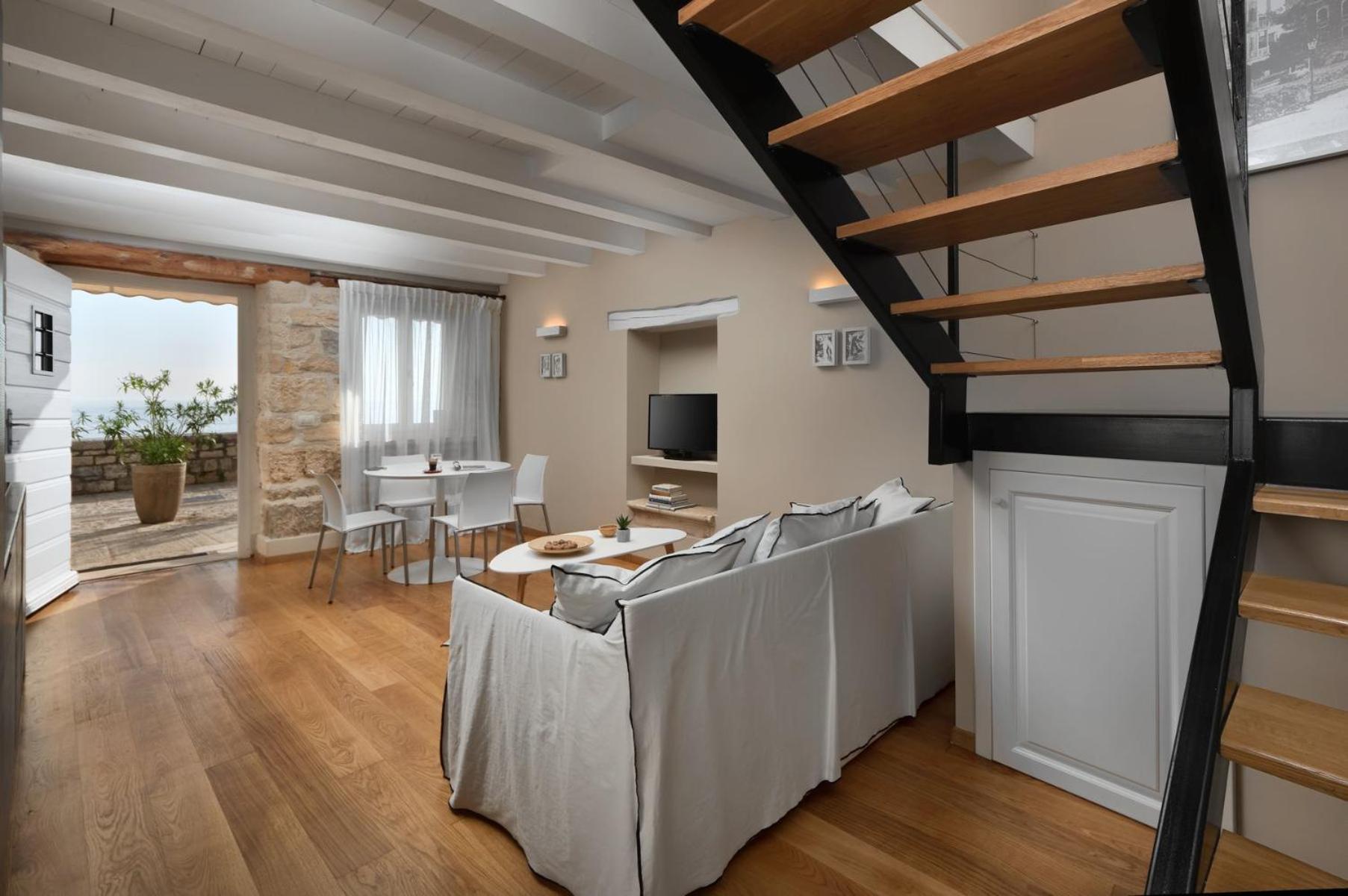 One-Bedroom Apartment with Terrace and Sea View