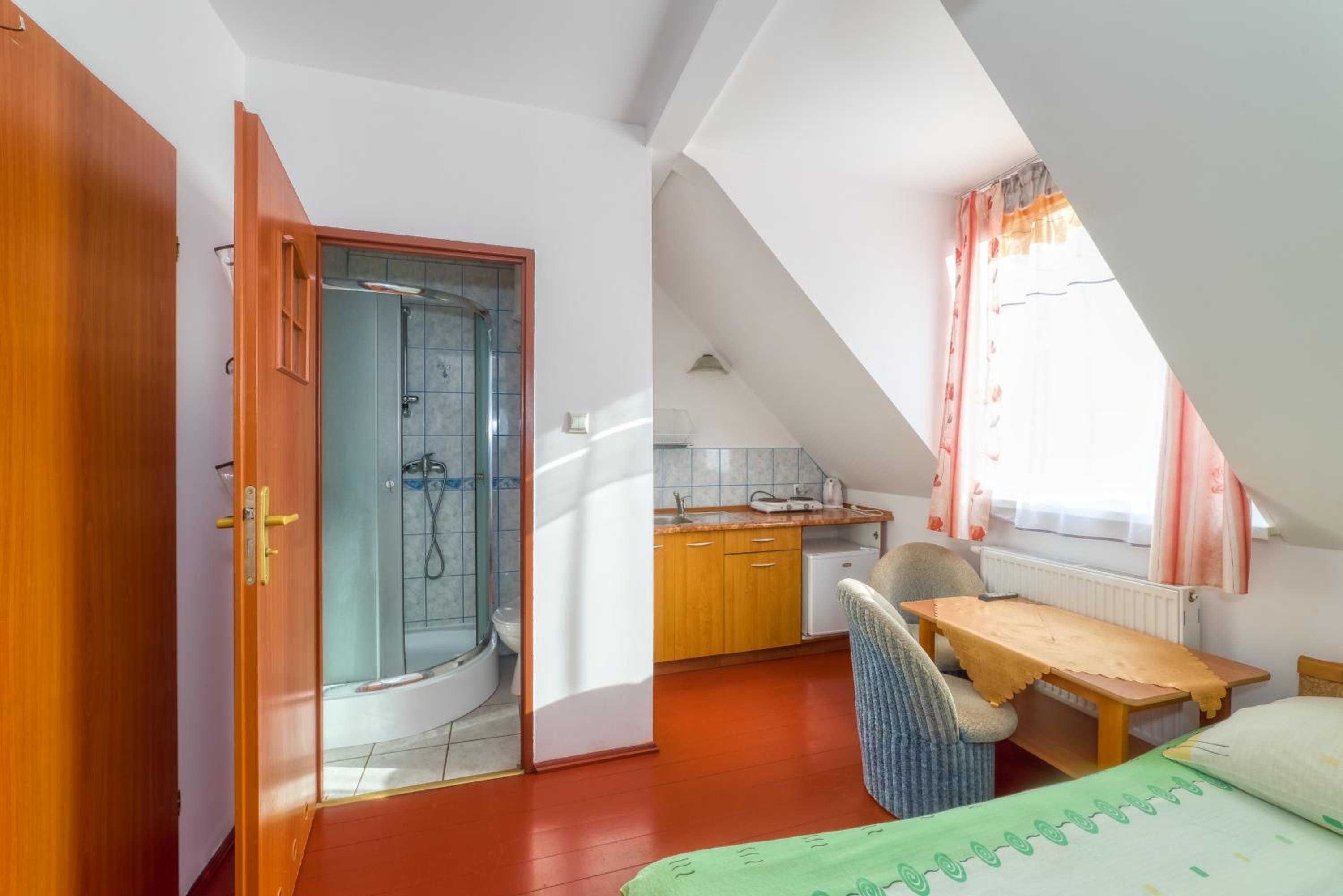 Economy Double Room photo 2