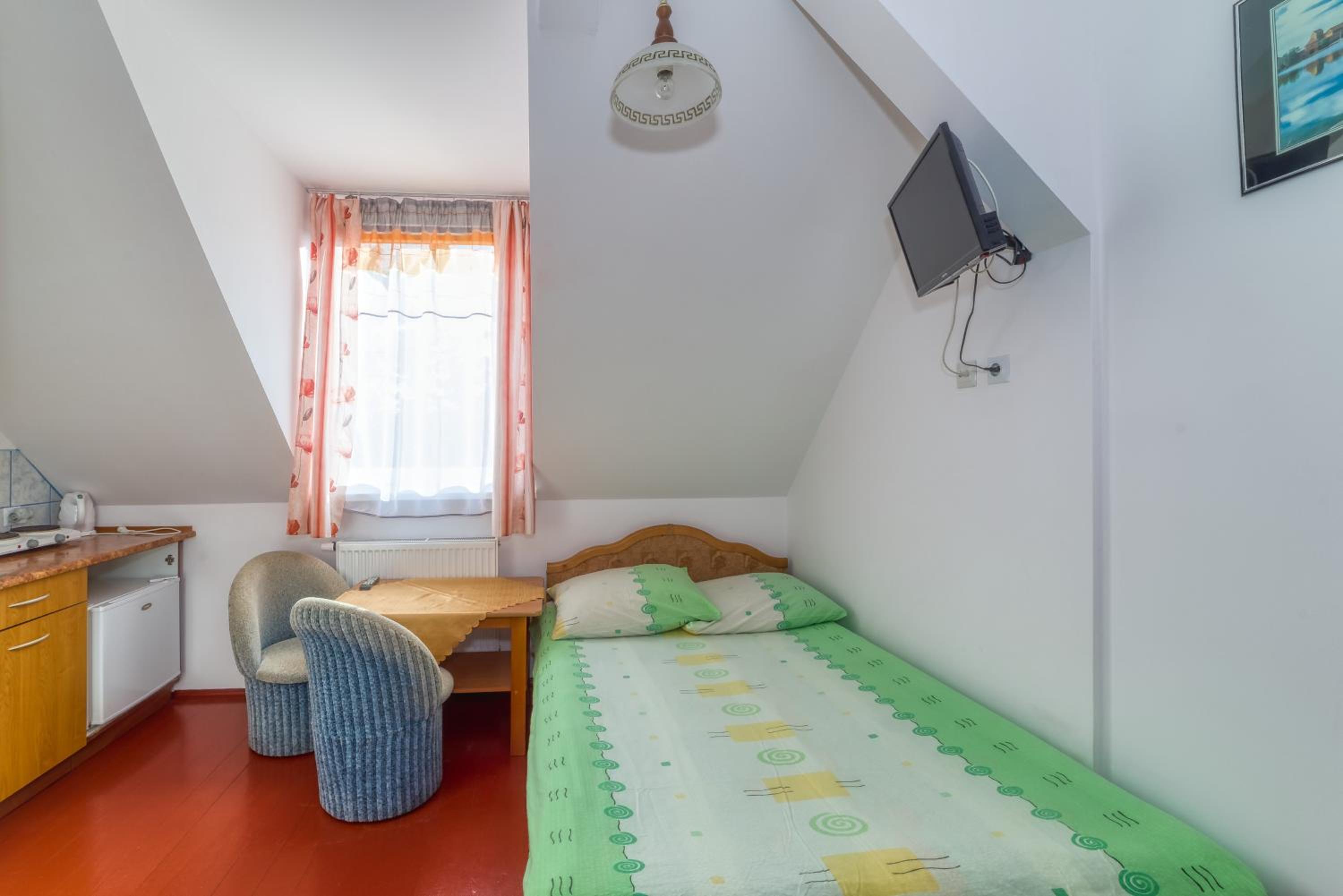 Economy Double Room photo 1