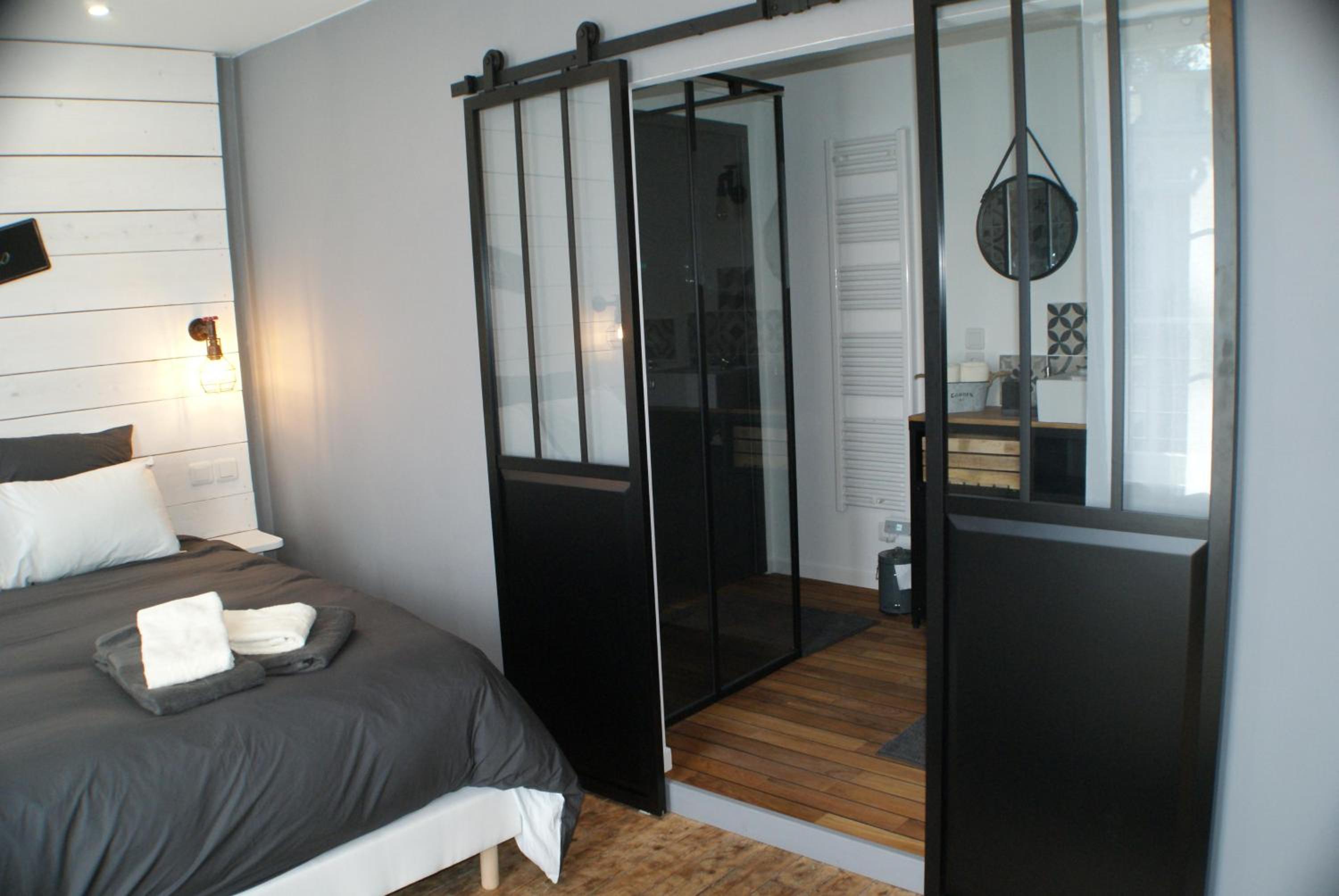 Double Room with Private Bathroom - Photo 4