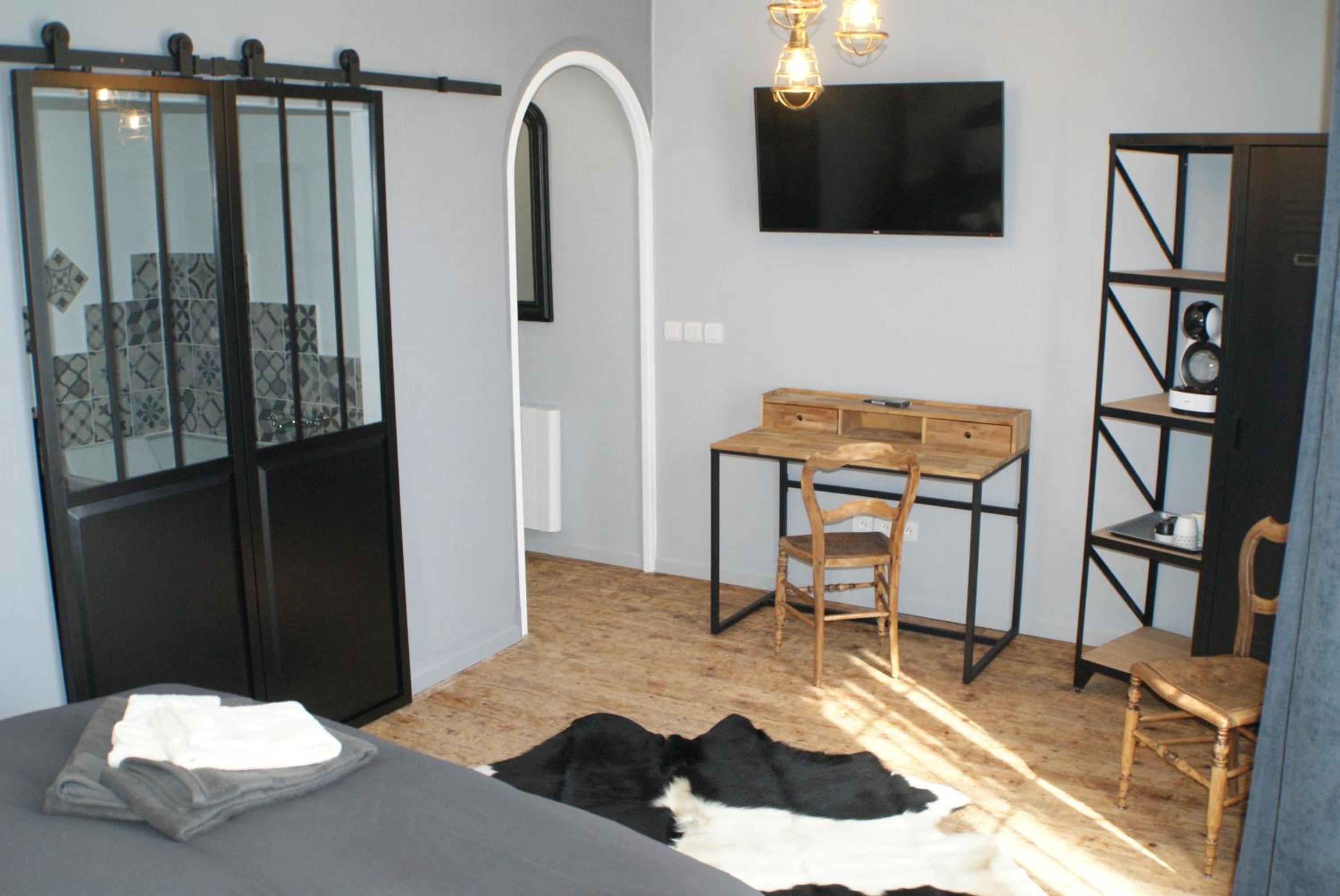 Double Room with Private Bathroom - Photo 2