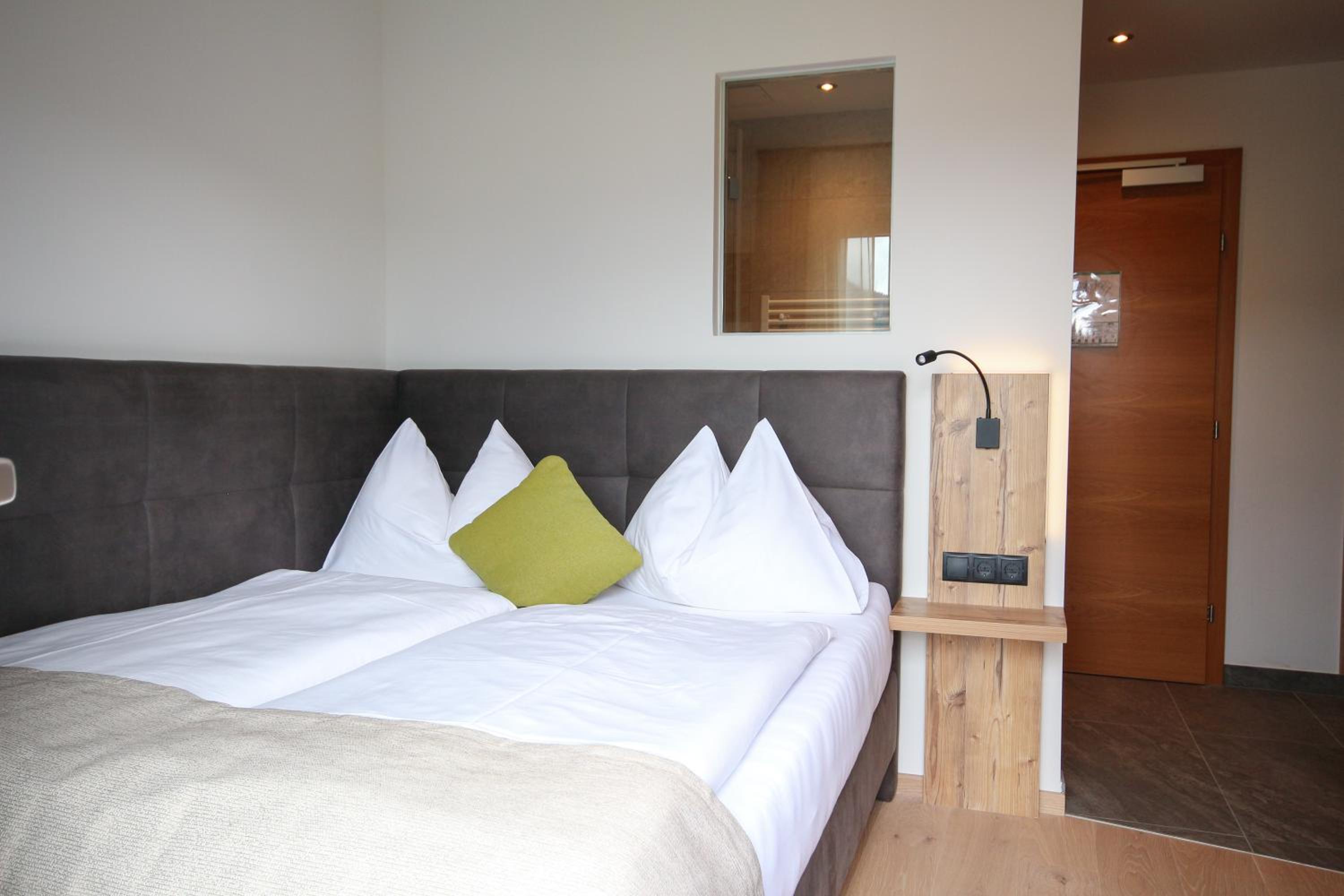 Economy Double Room photo 3