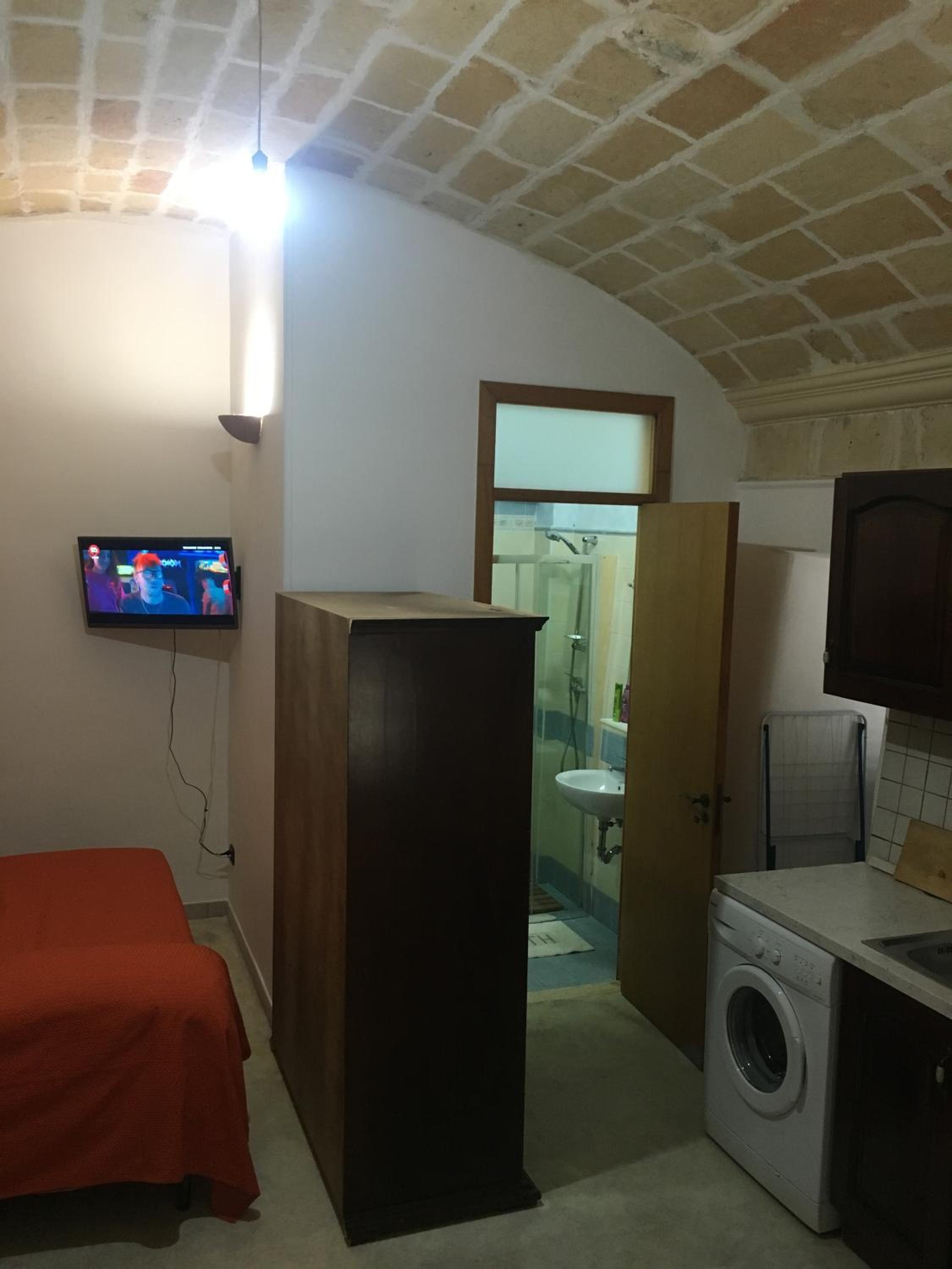 Studio Apartment photo 1