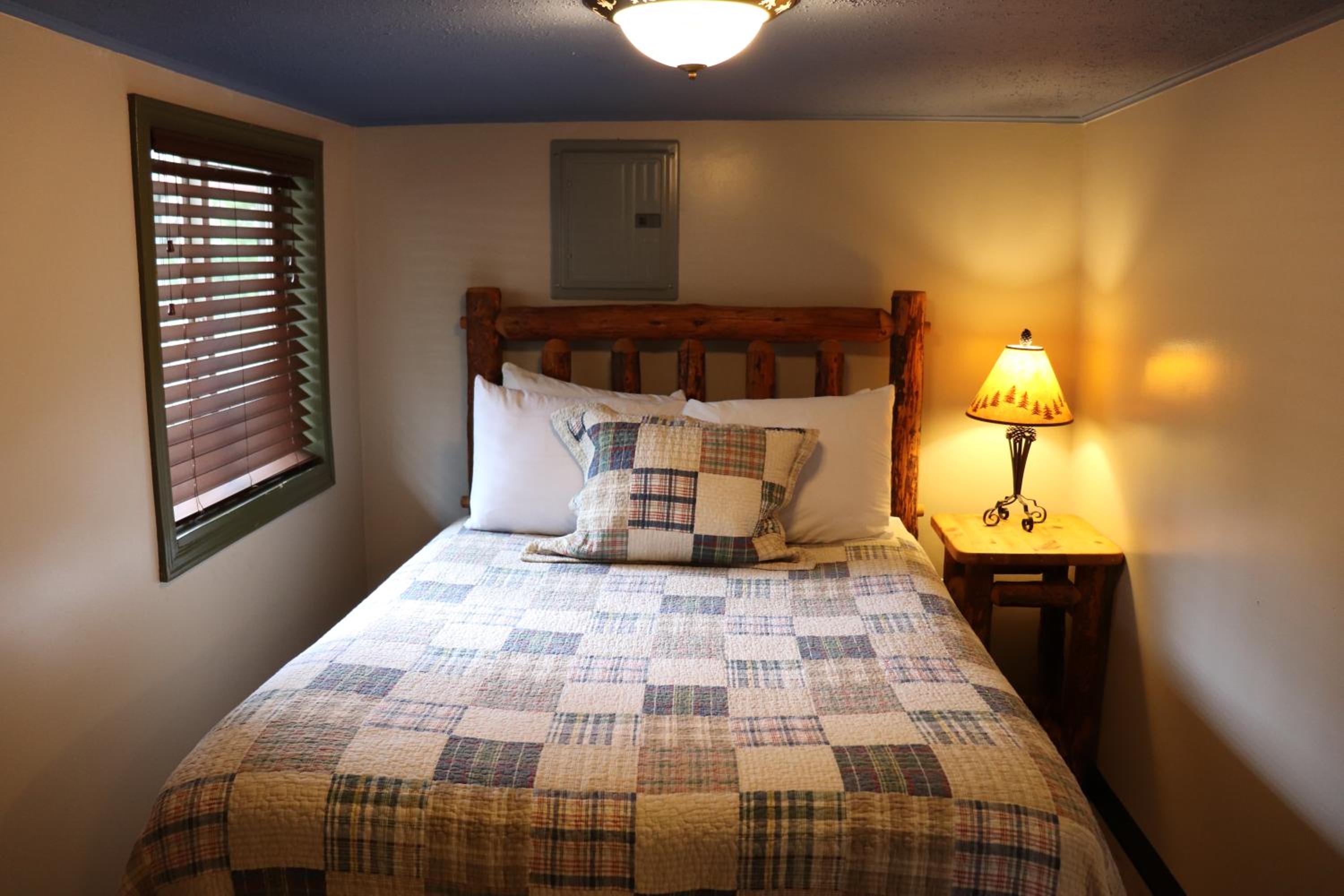 Studio with Pool View (Cabin 2)