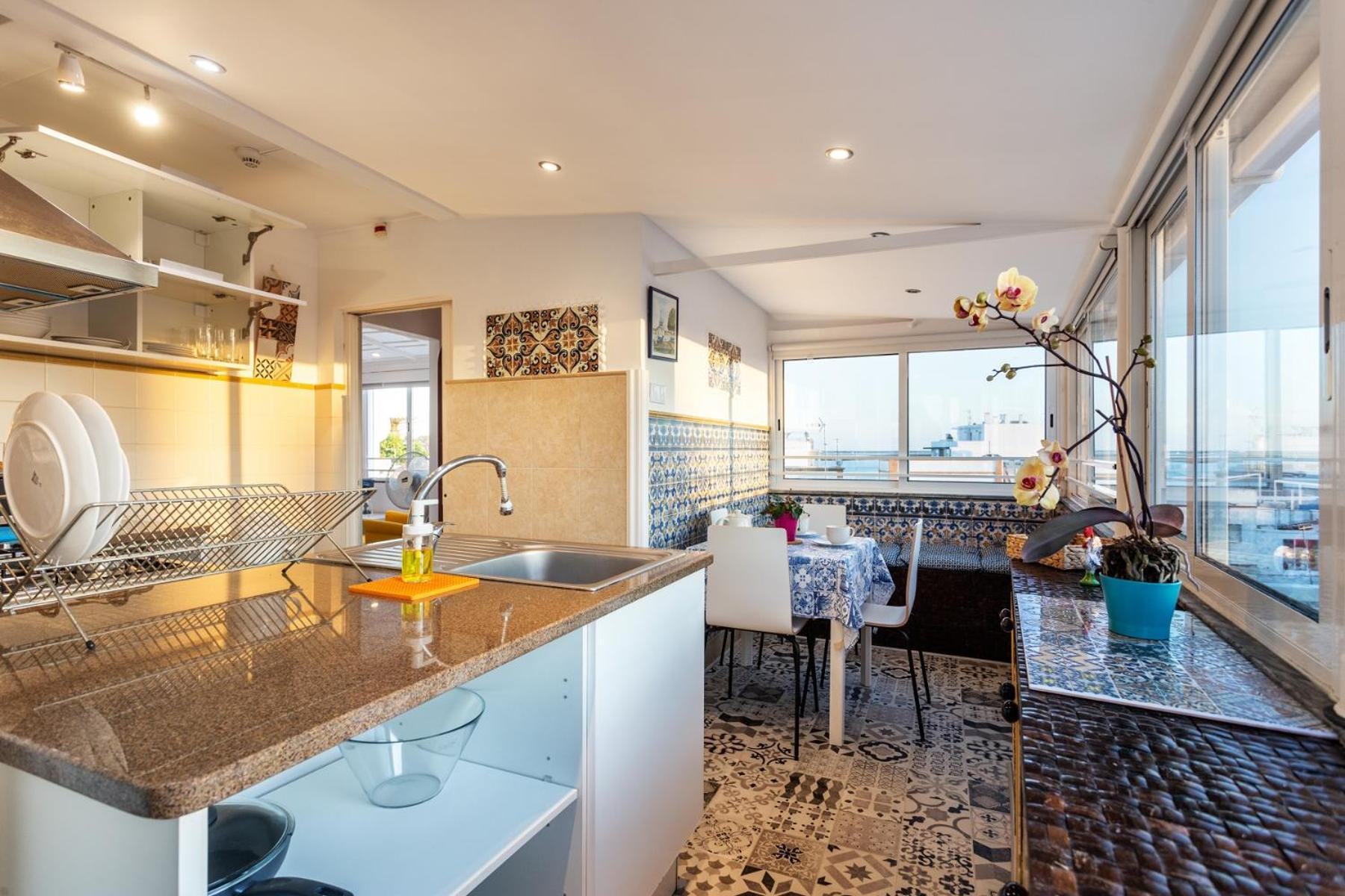 Apartment with Sea View - Photo 13