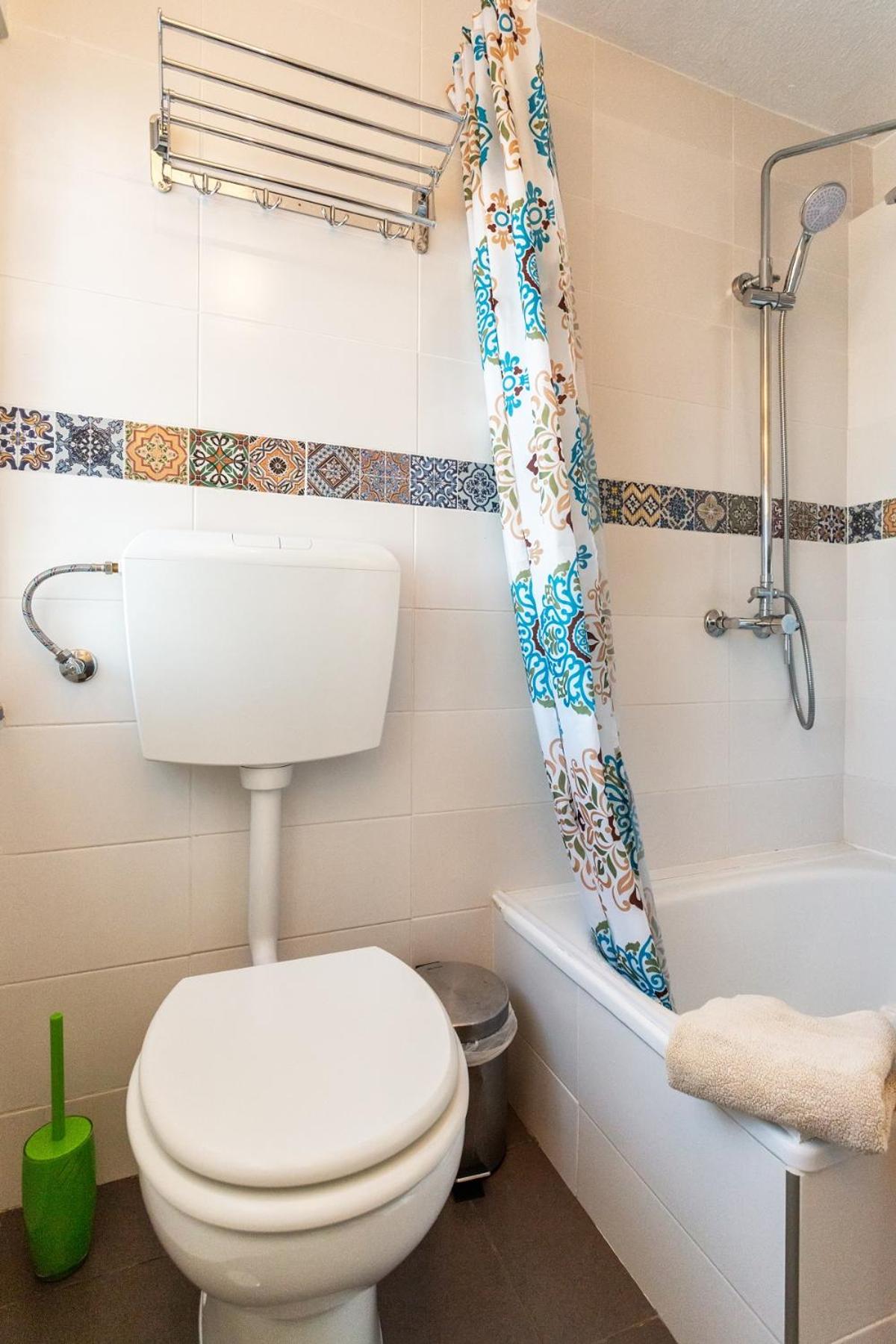 Apartment with Sea View - Photo 6