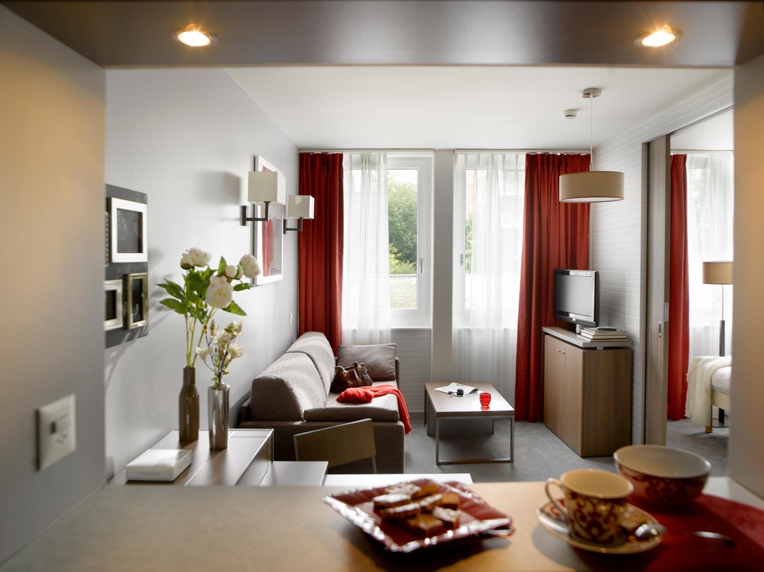 One-Bedroom Apartment - Photo 3