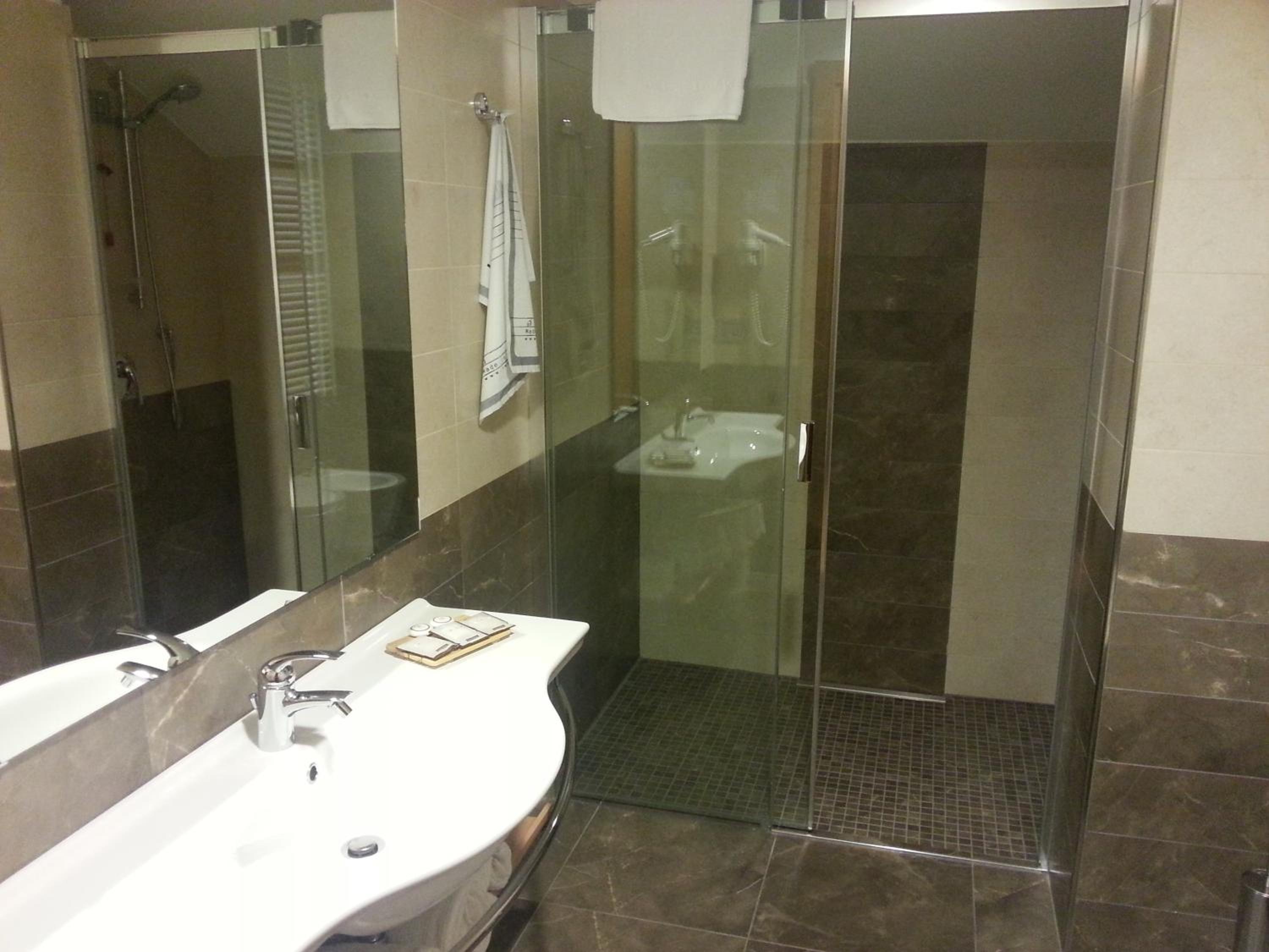 Double Room - Photo 9
