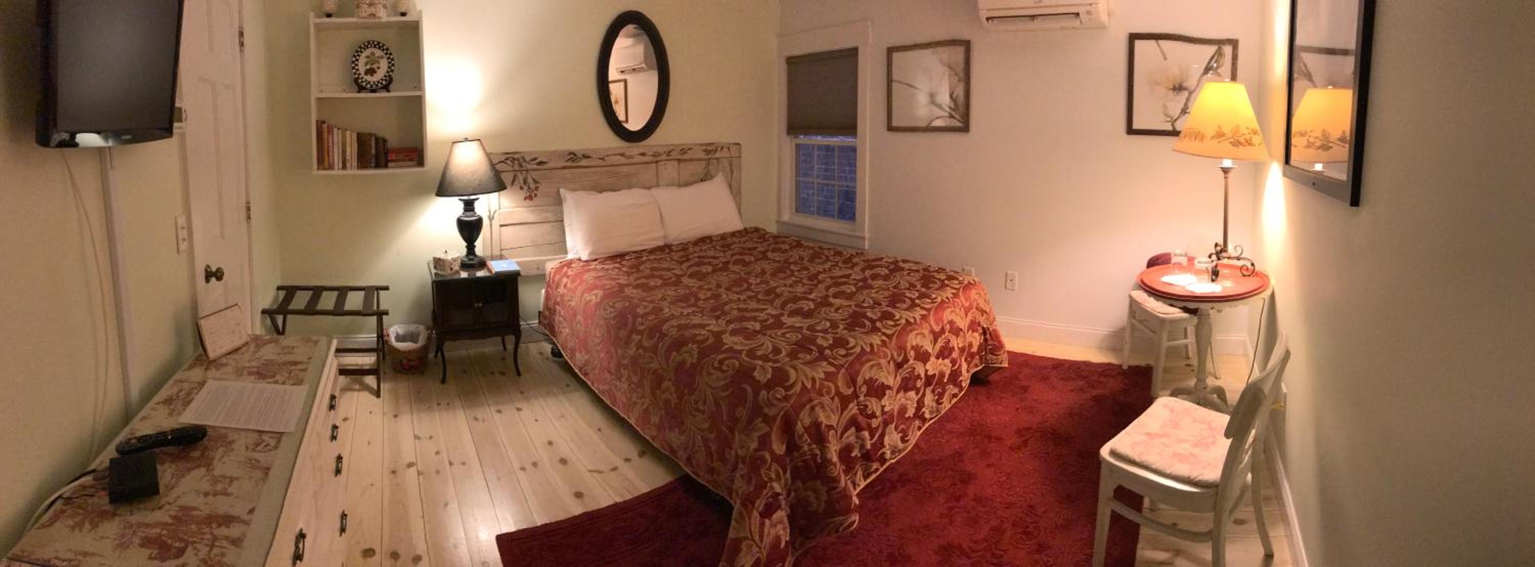 Queen Room photo 1