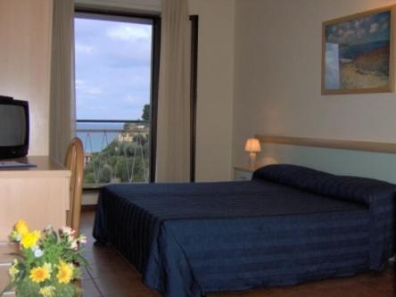 Double Room with Air Conditioning - Photo 8