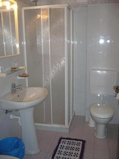 Double Room with Air Conditioning - Photo 3