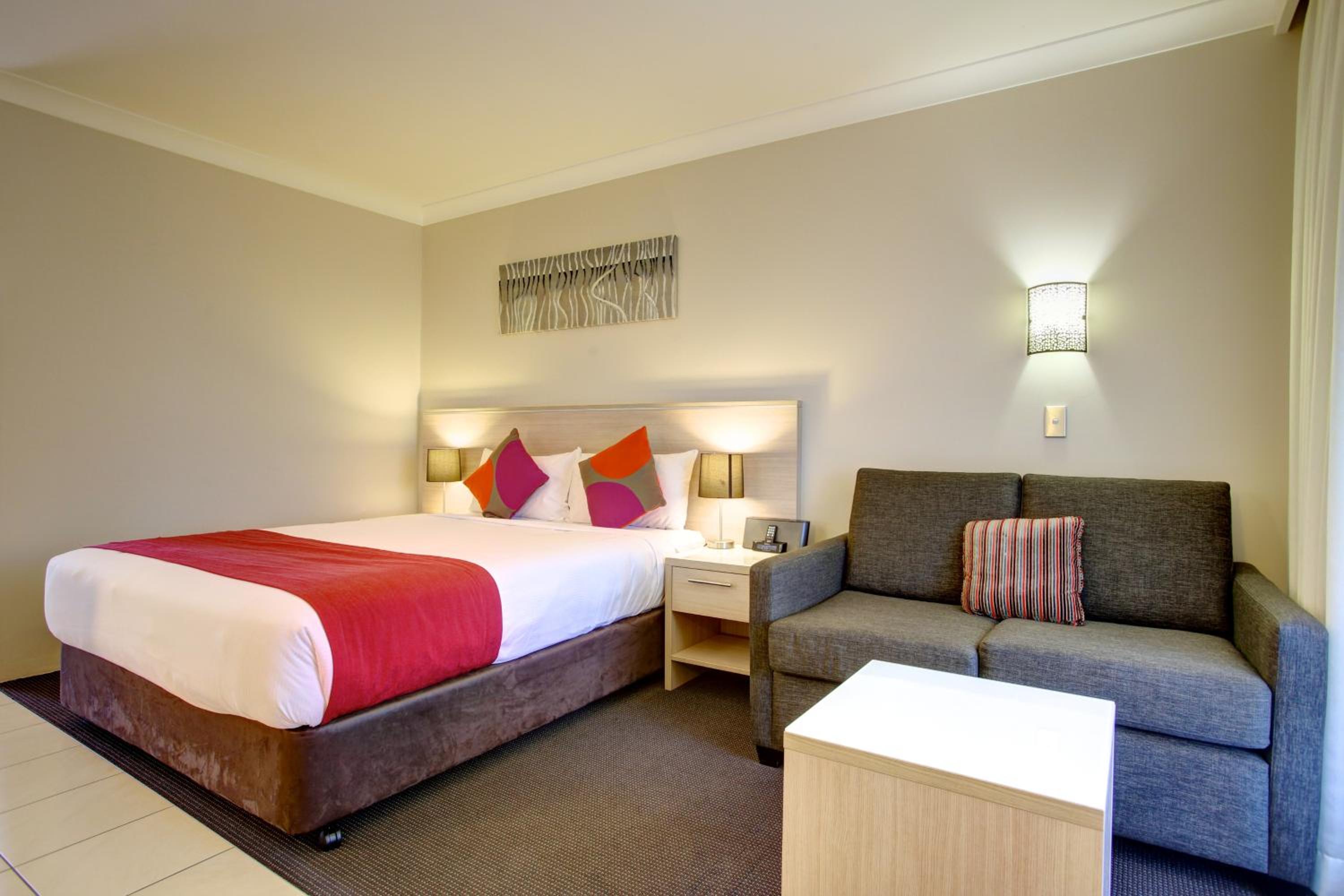 Hotel Style Queen Room photo 2