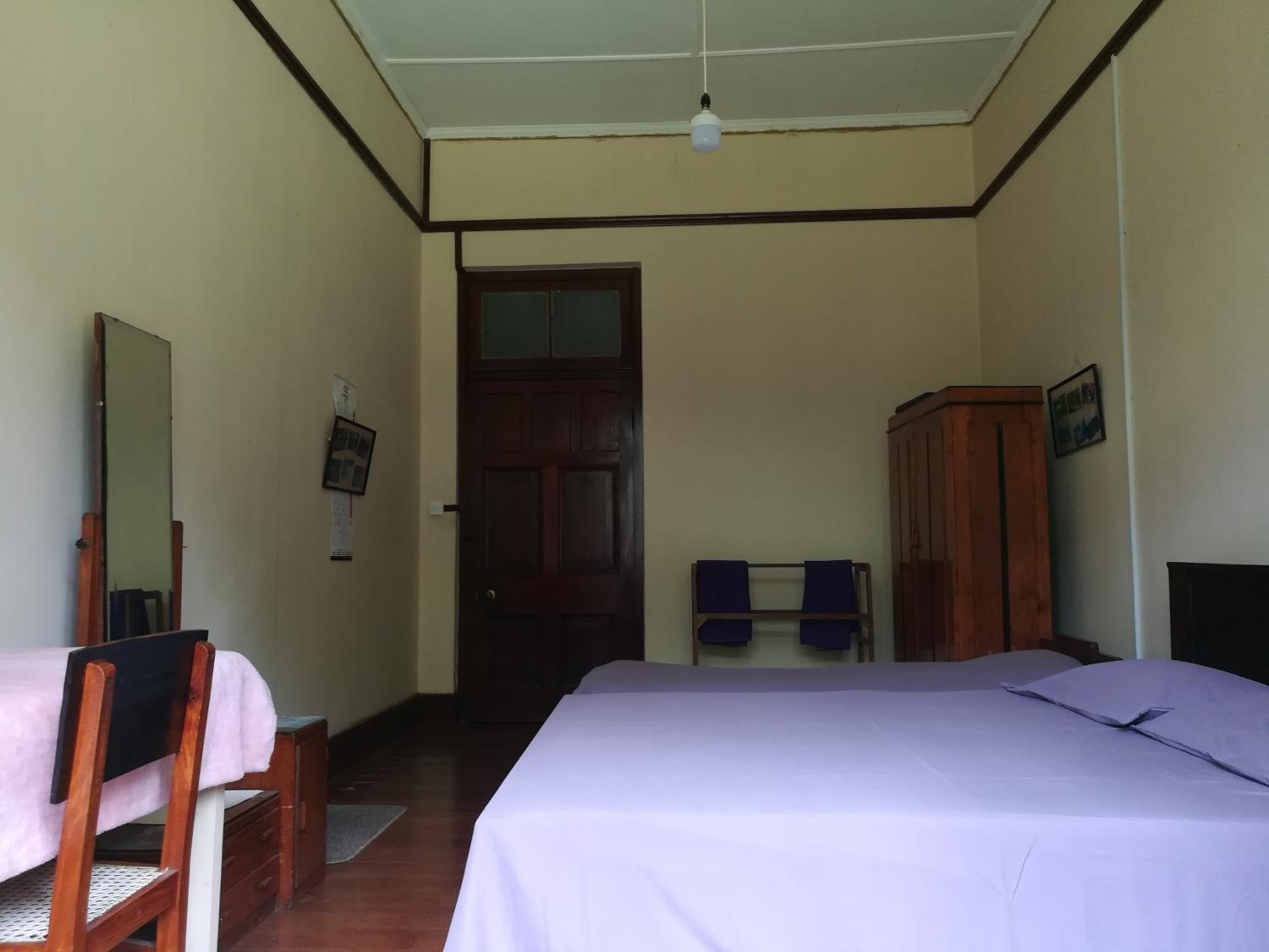 Economy Triple Room photo 3