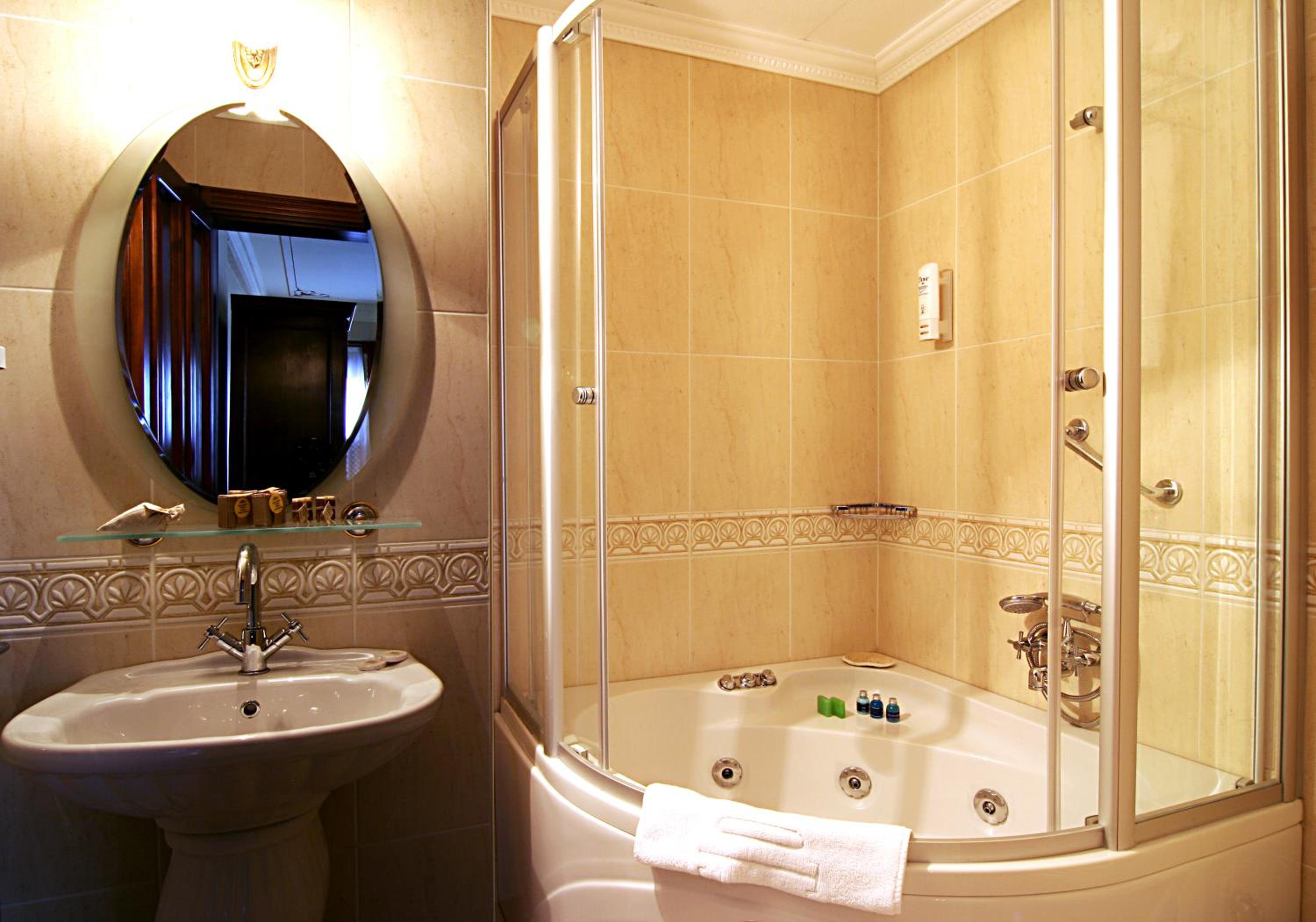Corner Suite photo 3