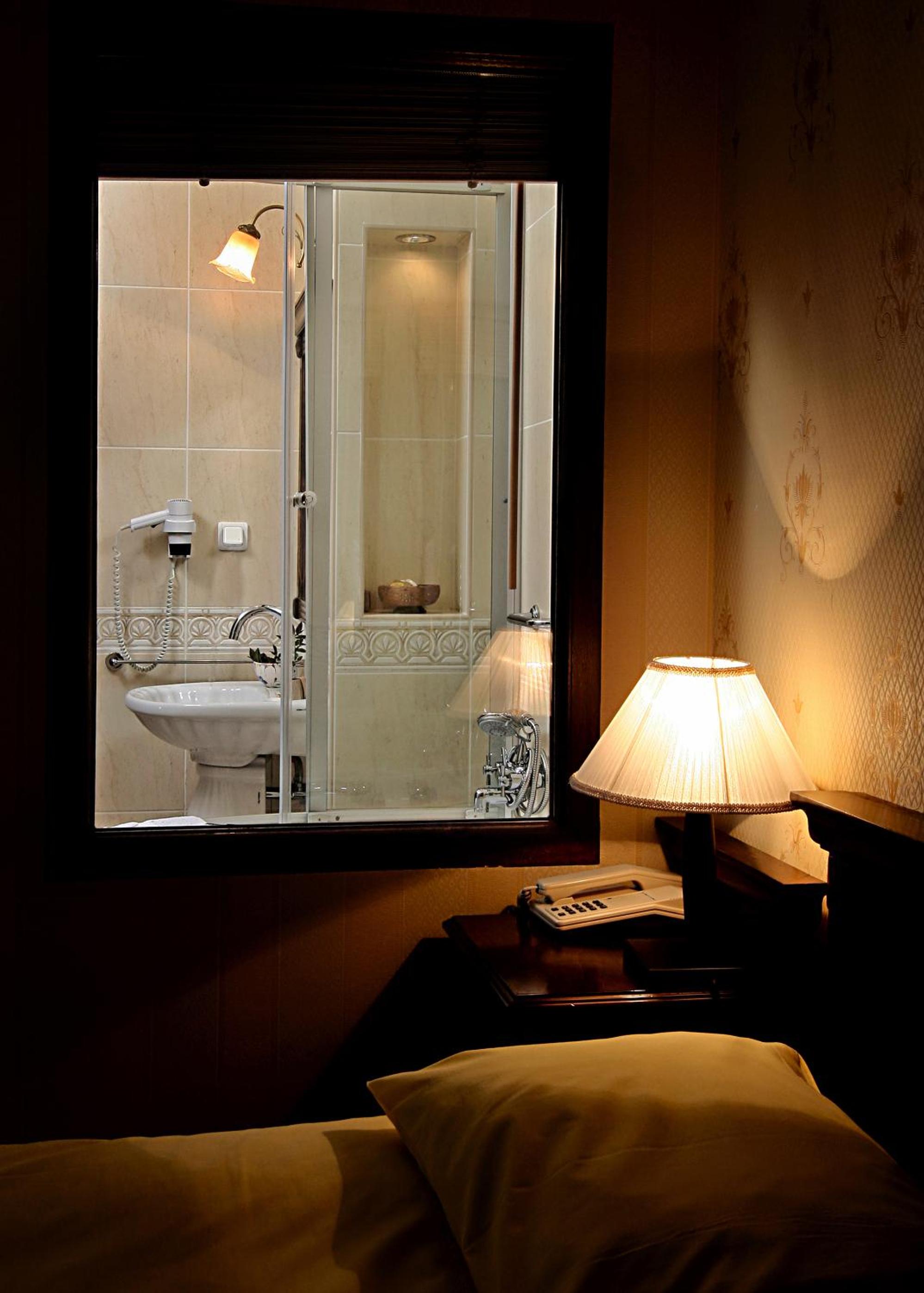 Corner Suite photo 2