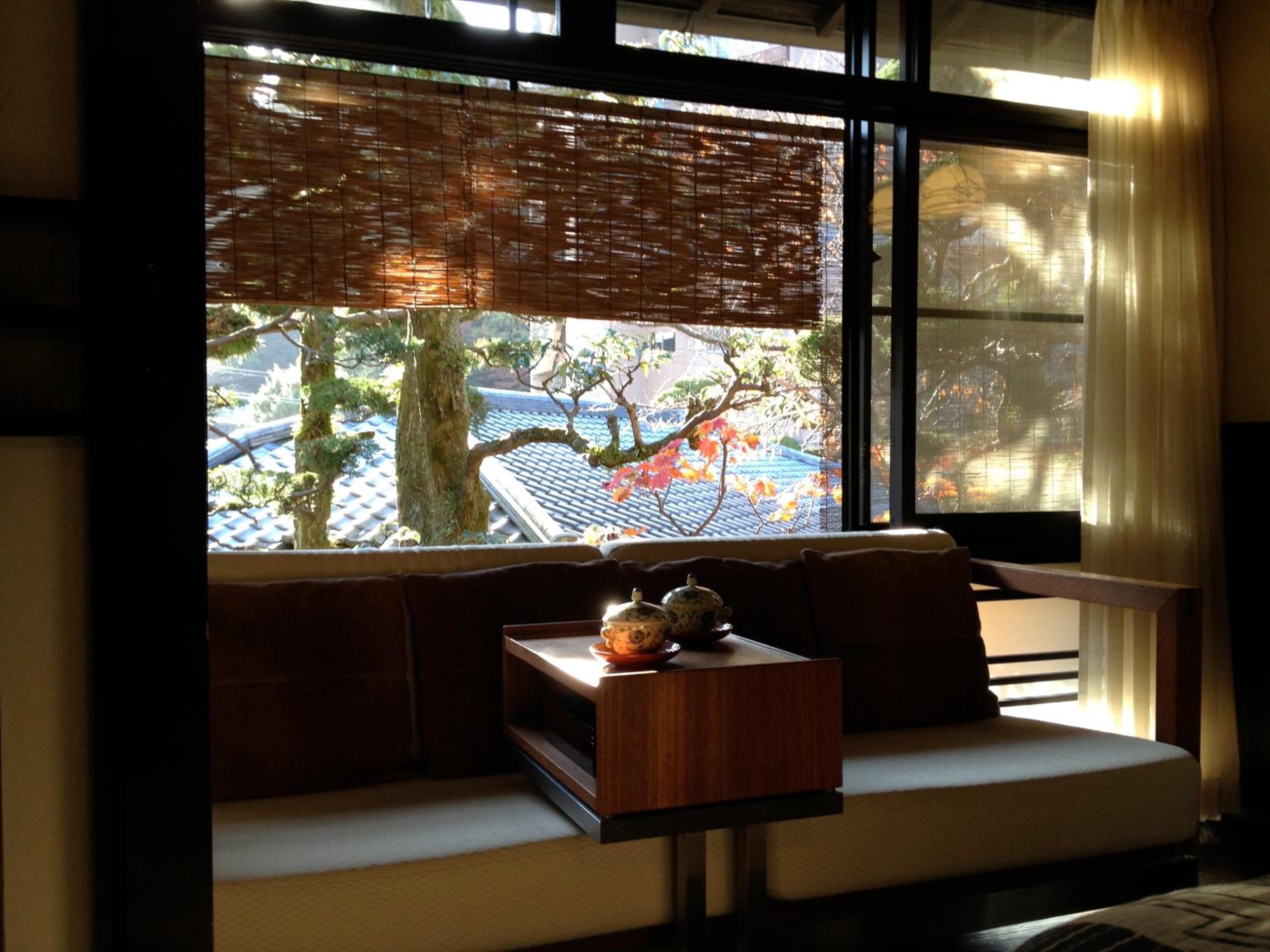 Japanese-Style Standard Western Twin bed Room with Shared Bathroom - "Chikyu"