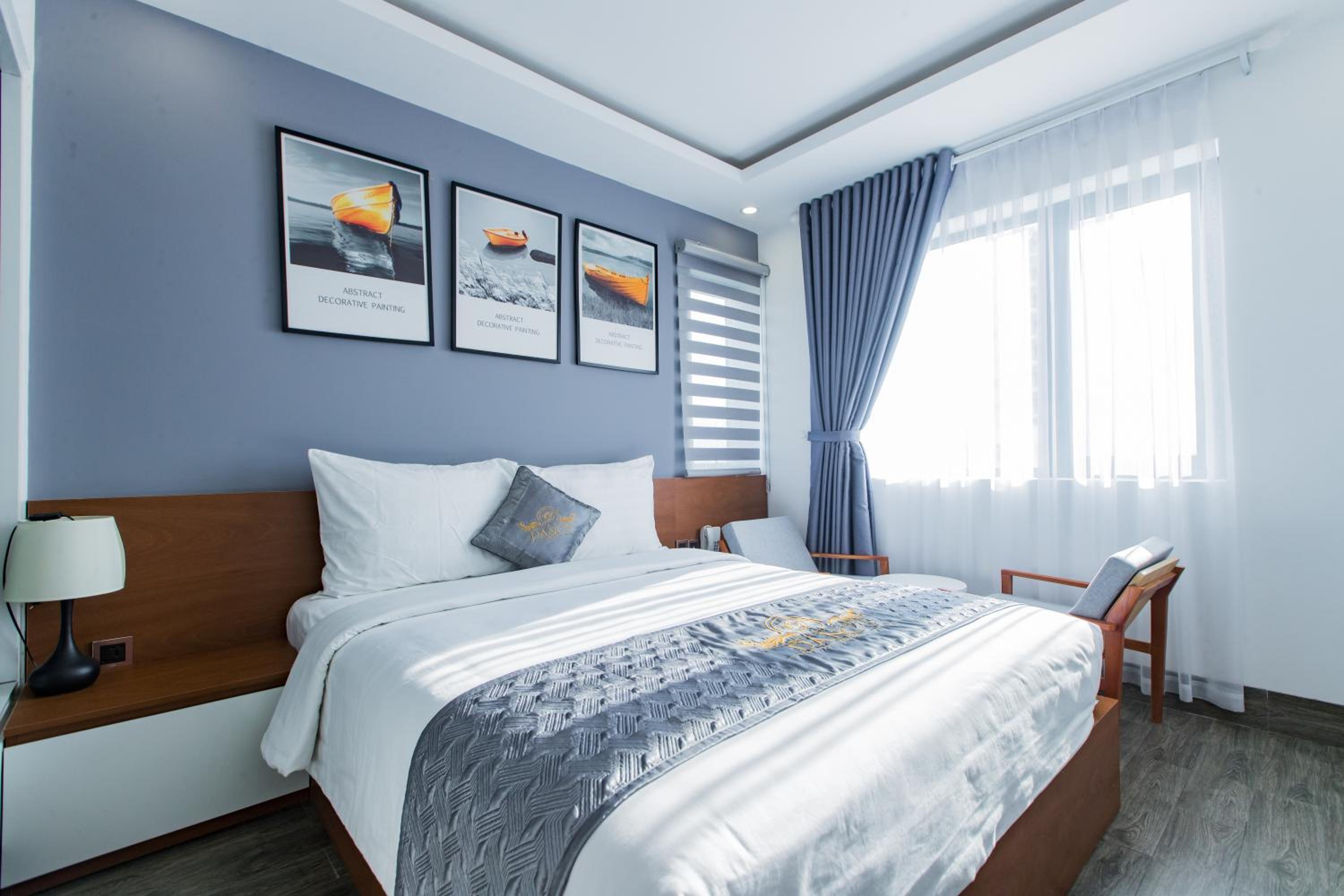 Deluxe Queen Room