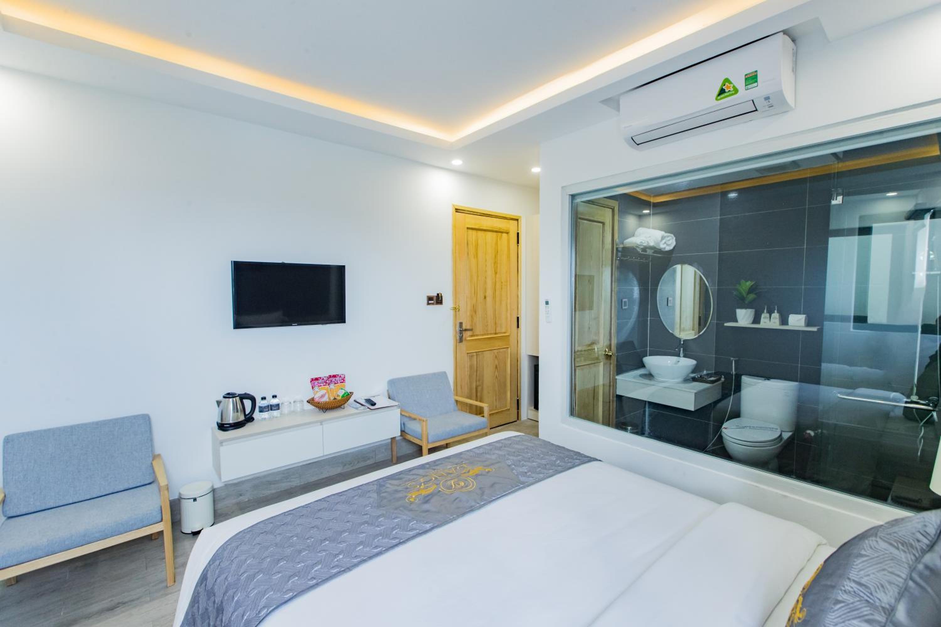 Standard Queen Room
