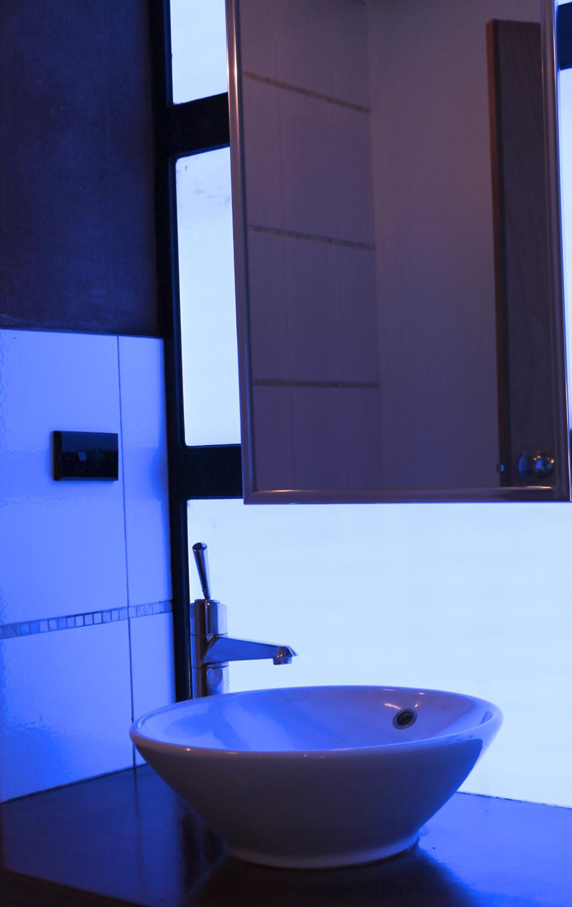 Deluxe Suite with Spa Bath - Photo 2