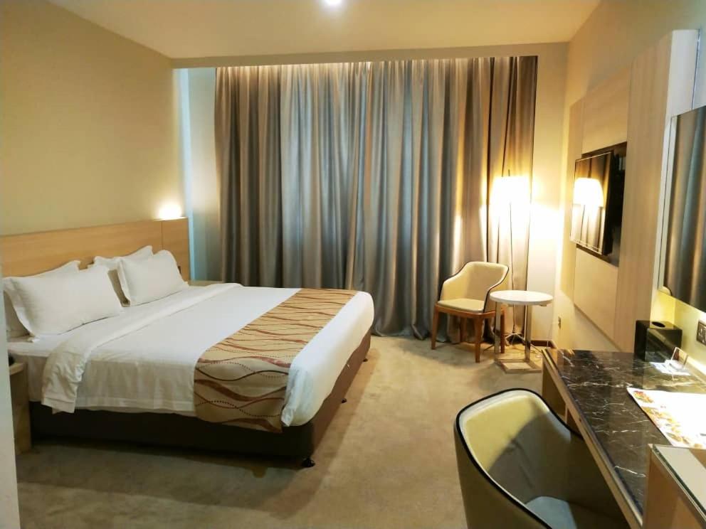 Deluxe King Room photo 2