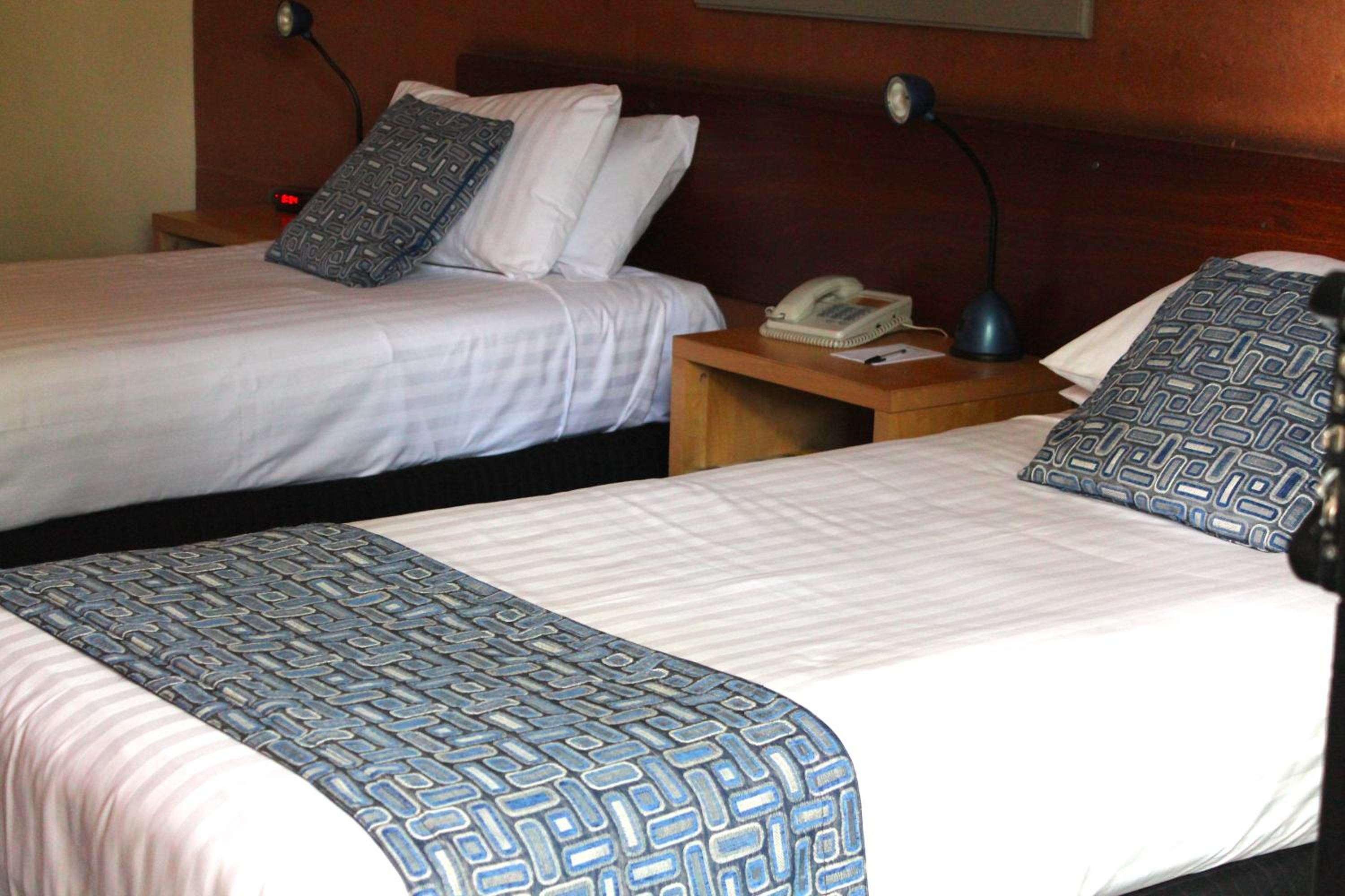Standard Twin Room - Photo 4