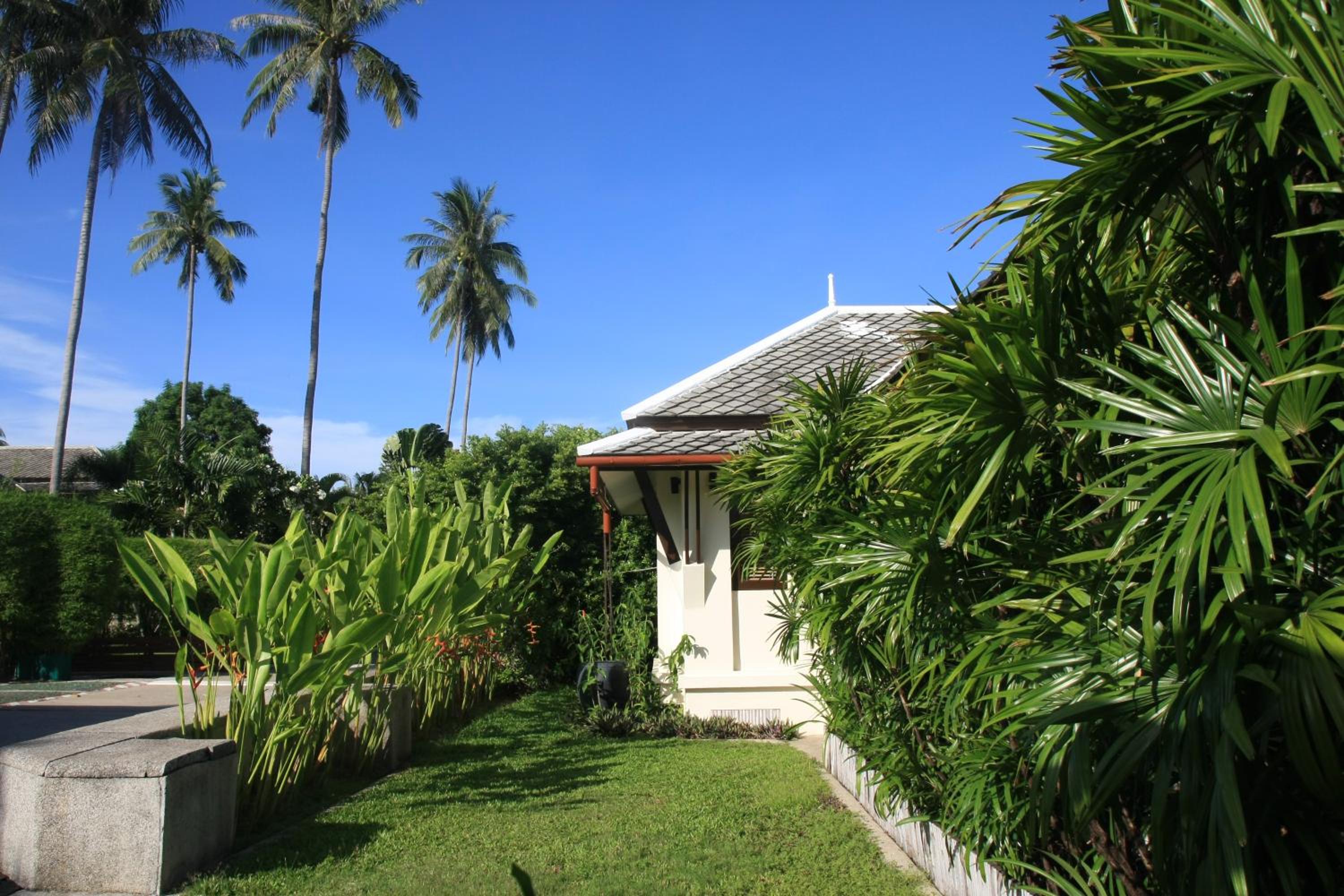 Beachfront Three-Bedroom Villa photo 3