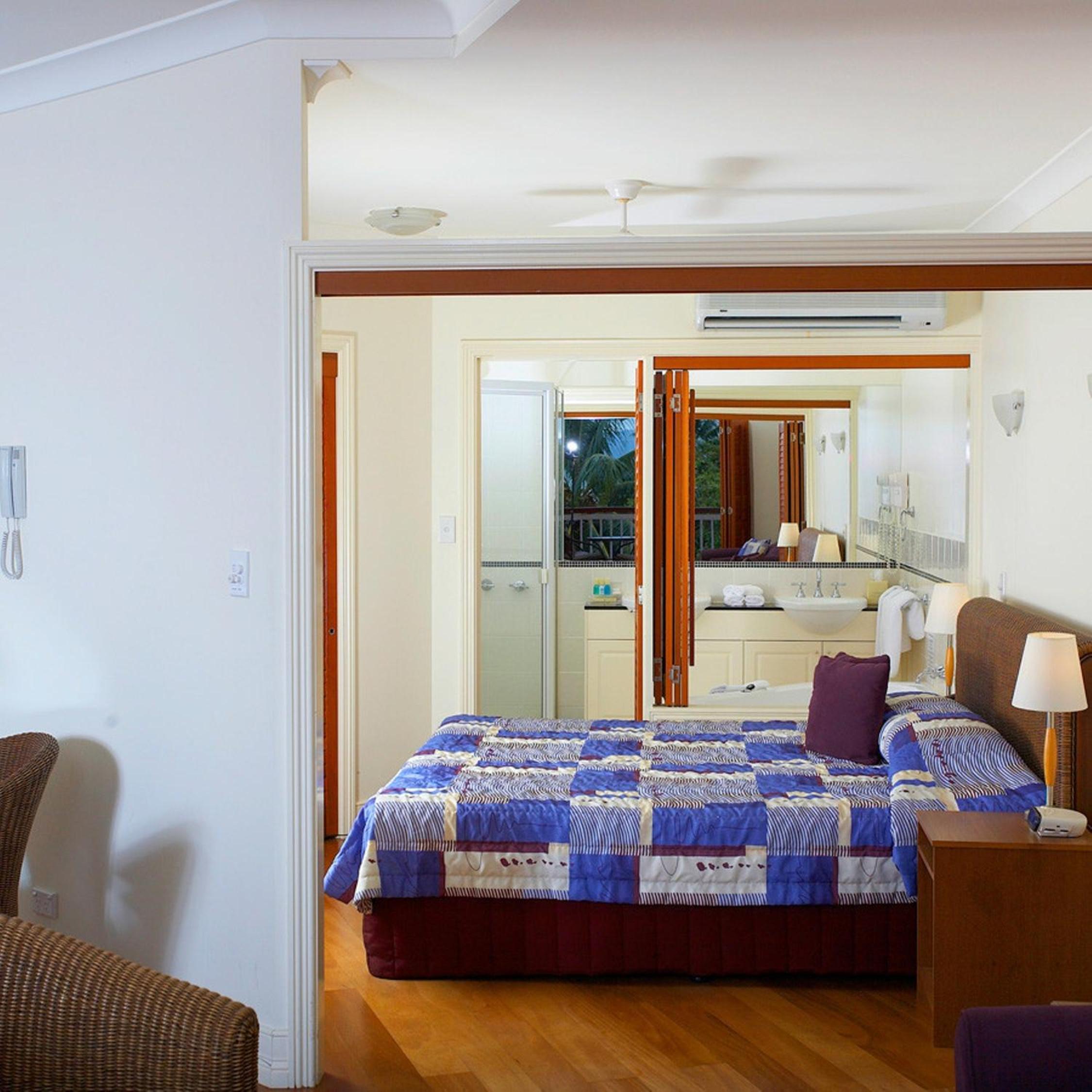 One-Bedroom Suite With Spa Bath - Photo 12