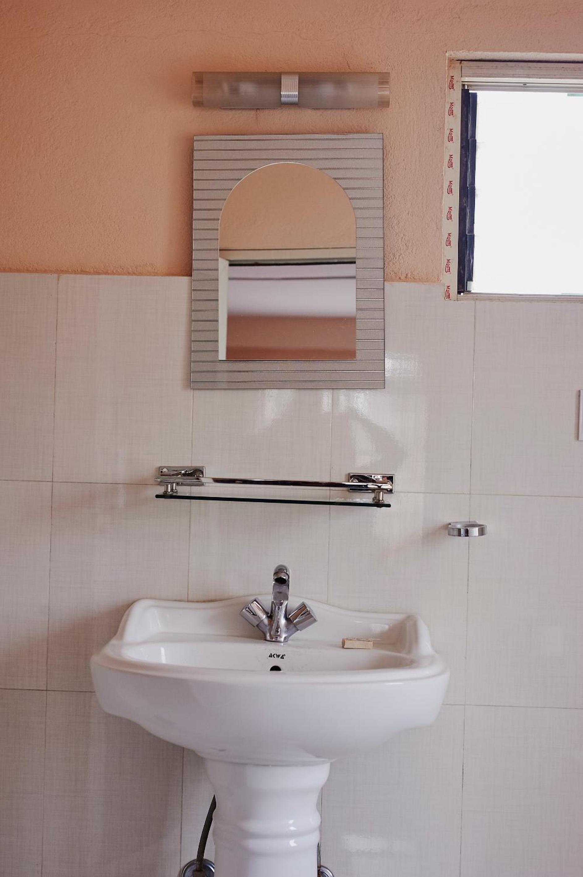 Single Room with Shared Bathroom photo 2