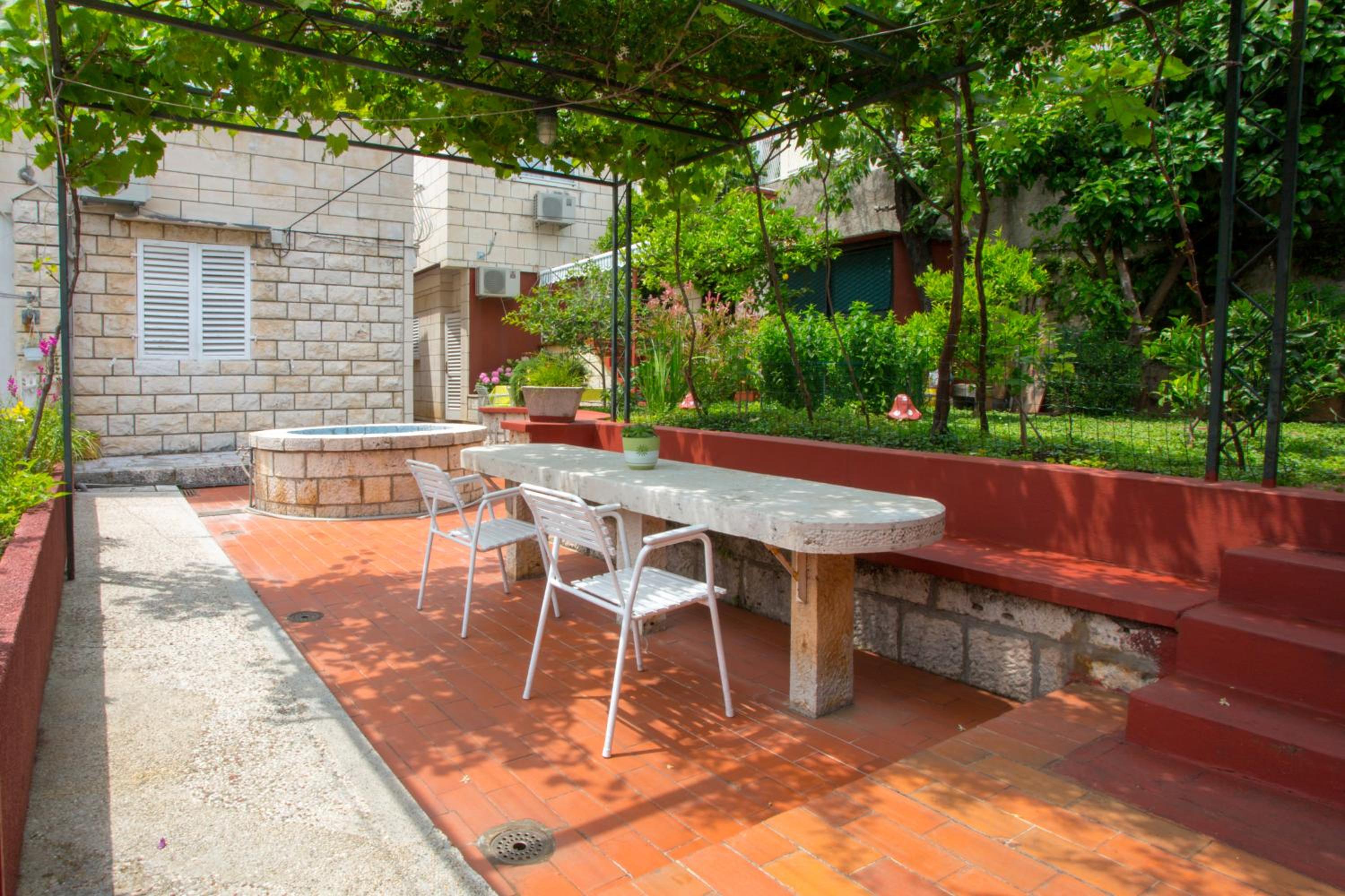 Comfort One-Bedroom Apartment with Terrace photo 1
