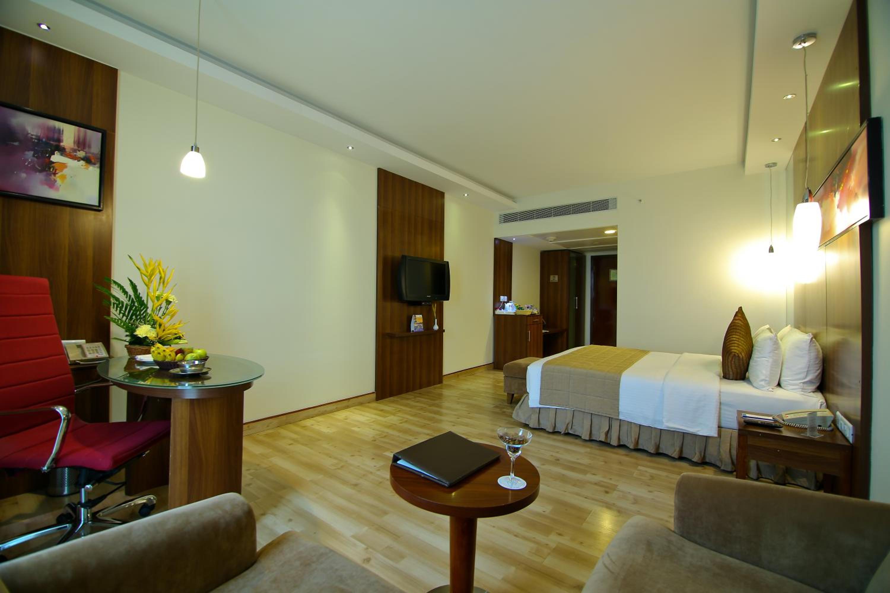 Deluxe Double Room with One way Airport Drop, Two piece Laundry Non Cumulative - Photo 3